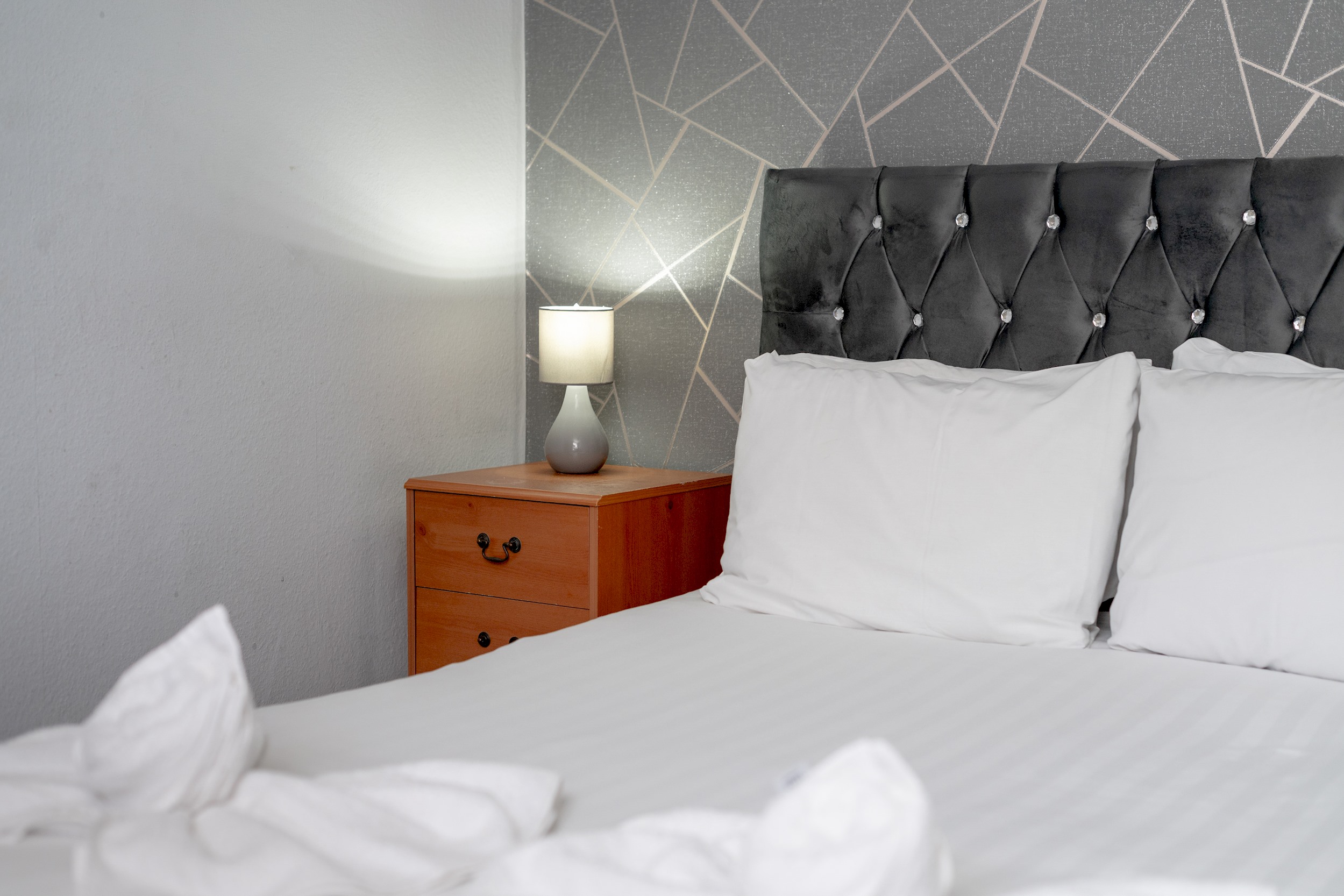 Charming Spacious Guesthouse, Edinburgh - Pass the Keys in 10 West End Place, EH11 2ED - Property image 19 - VivreStays