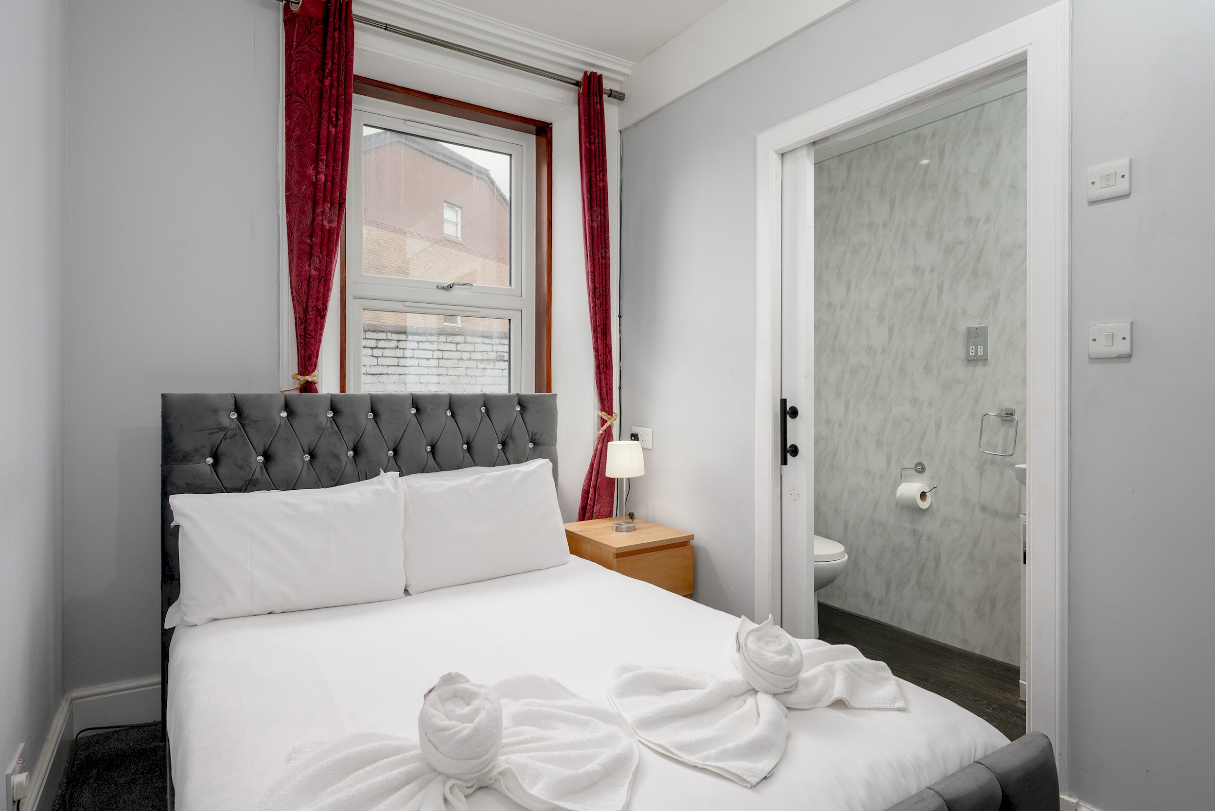 Charming Spacious Guesthouse, Edinburgh - Pass the Keys in 10 West End Place, EH11 2ED - Property image 20 - VivreStays