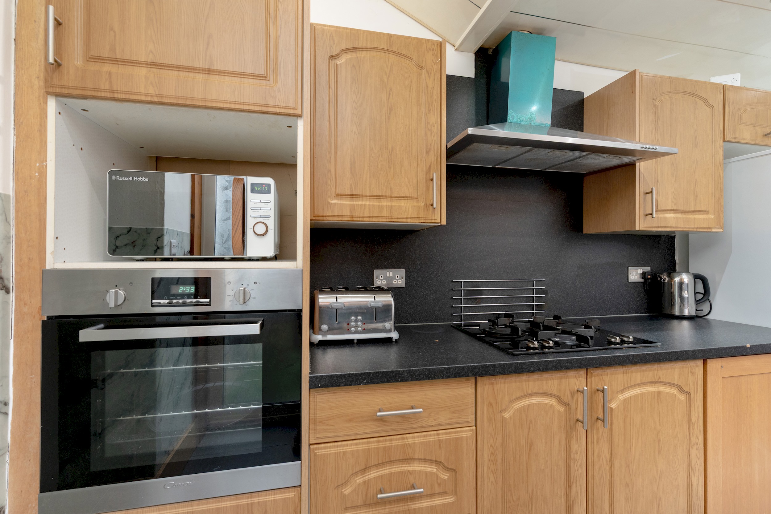 Charming Spacious Guesthouse, Edinburgh - Pass the Keys in 10 West End Place, EH11 2ED - Property image 9 - VivreStays