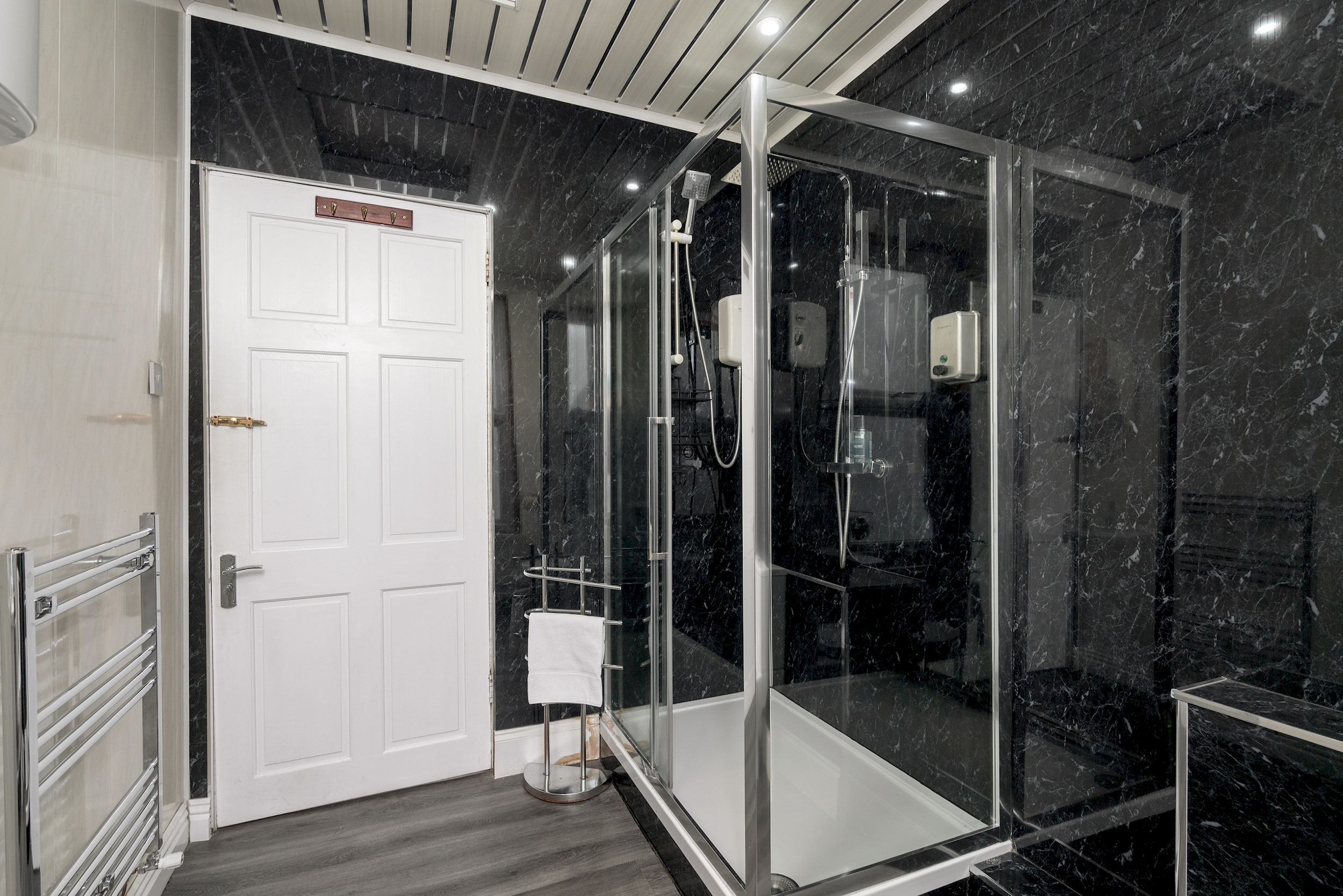 Charming Spacious Guesthouse, Edinburgh - Pass the Keys in 10 West End Place, EH11 2ED - Property image 30 - VivreStays