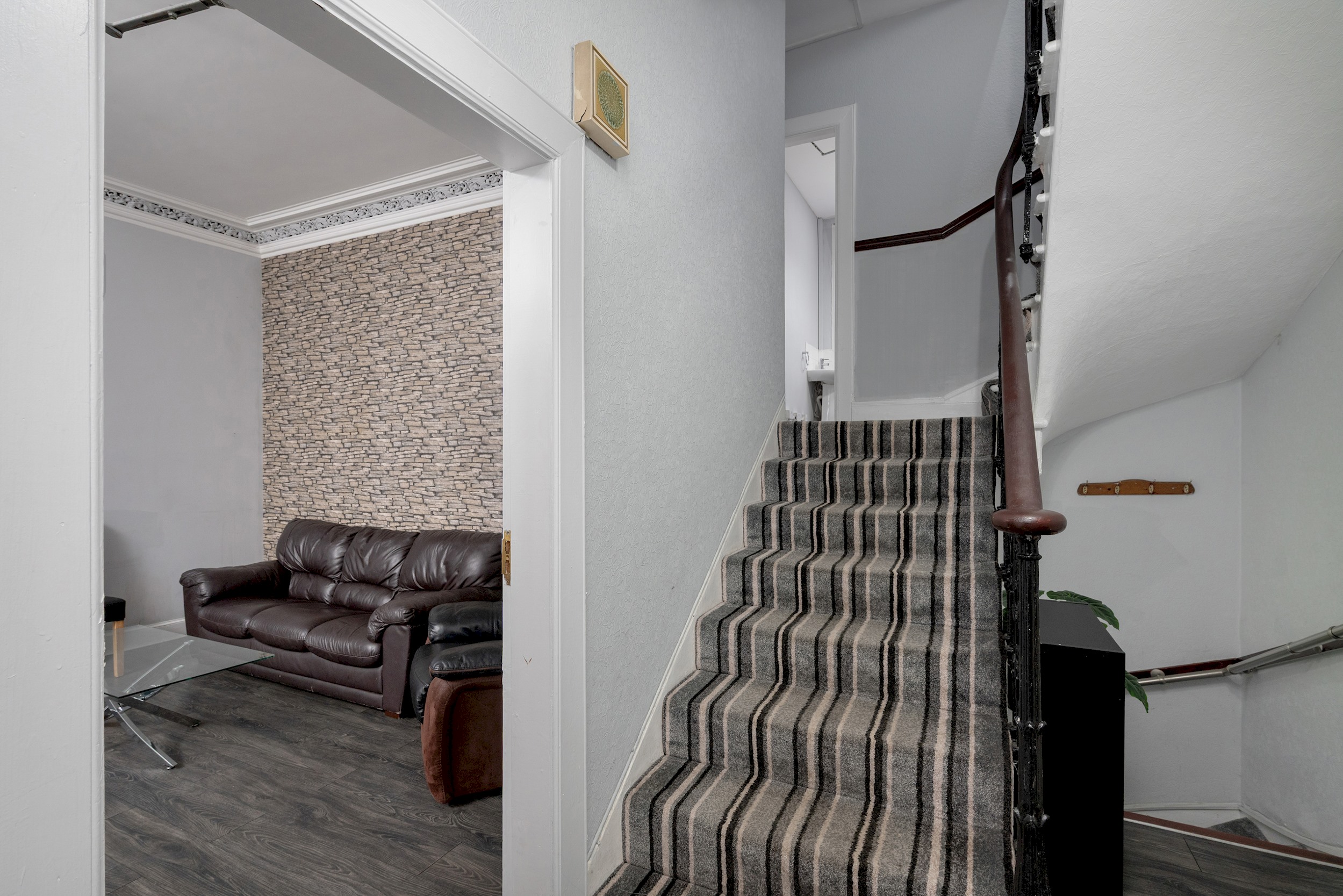 Charming Spacious Guesthouse, Edinburgh - Pass the Keys in 10 West End Place, EH11 2ED - Property image 40 - VivreStays