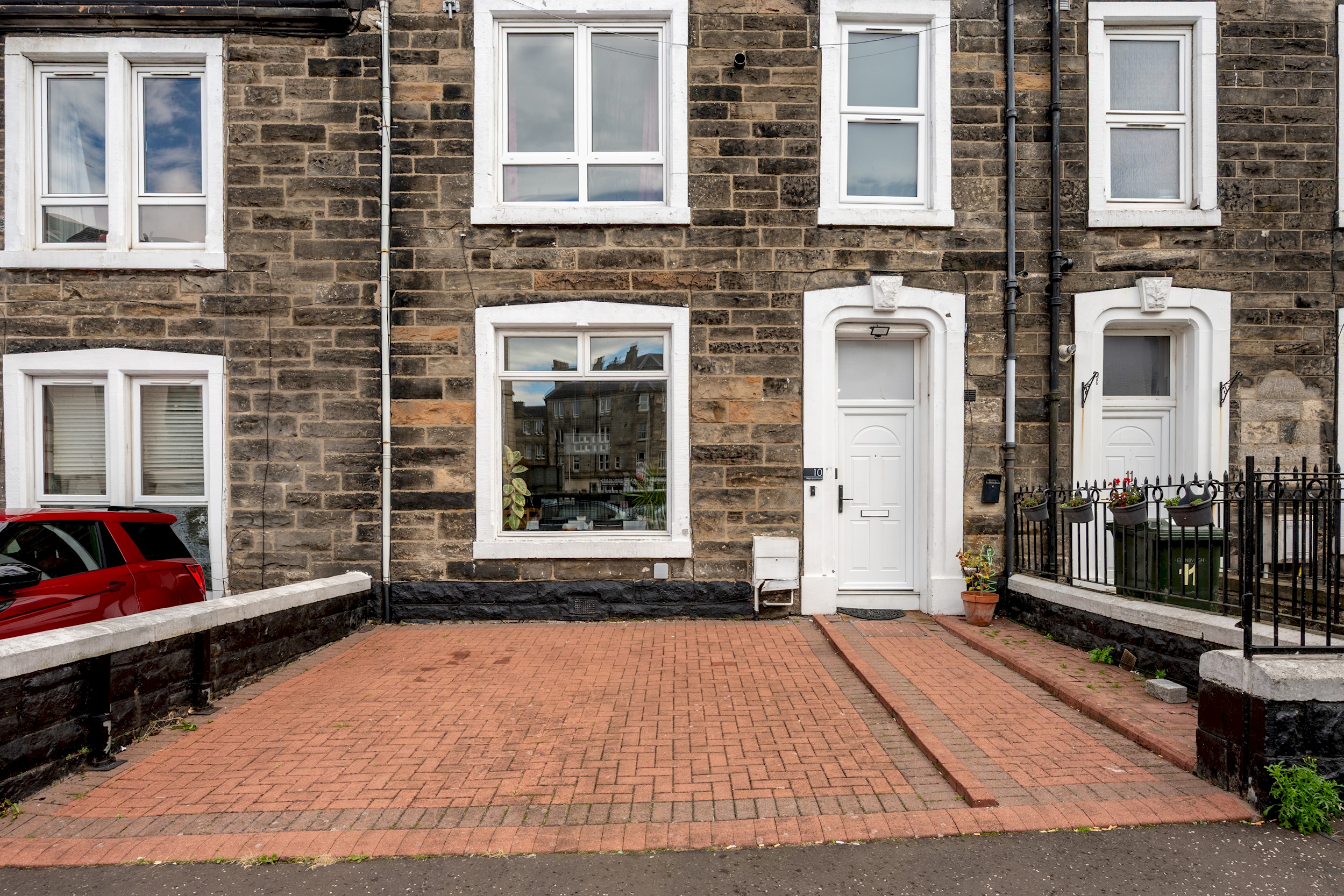 Charming Spacious Guesthouse, Edinburgh - Pass the Keys in 10 West End Place, EH11 2ED - Property image 2 - VivreStays