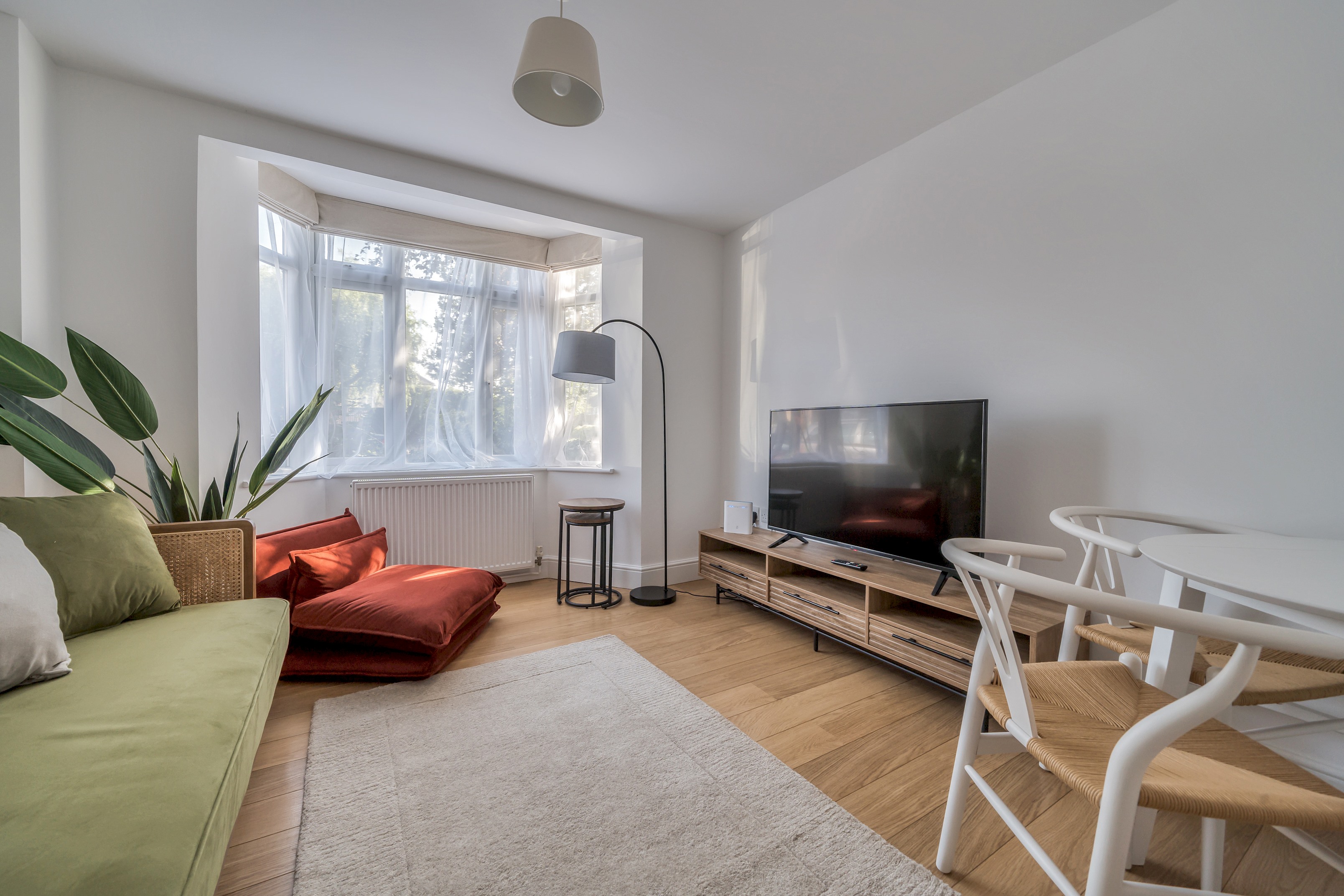 Stylish 2 Bed Apartment + Parking - Oxford - Pass the Keys in 1A Stanway Road, Headington, OX3 8HU - Property image 4 - VivreStays