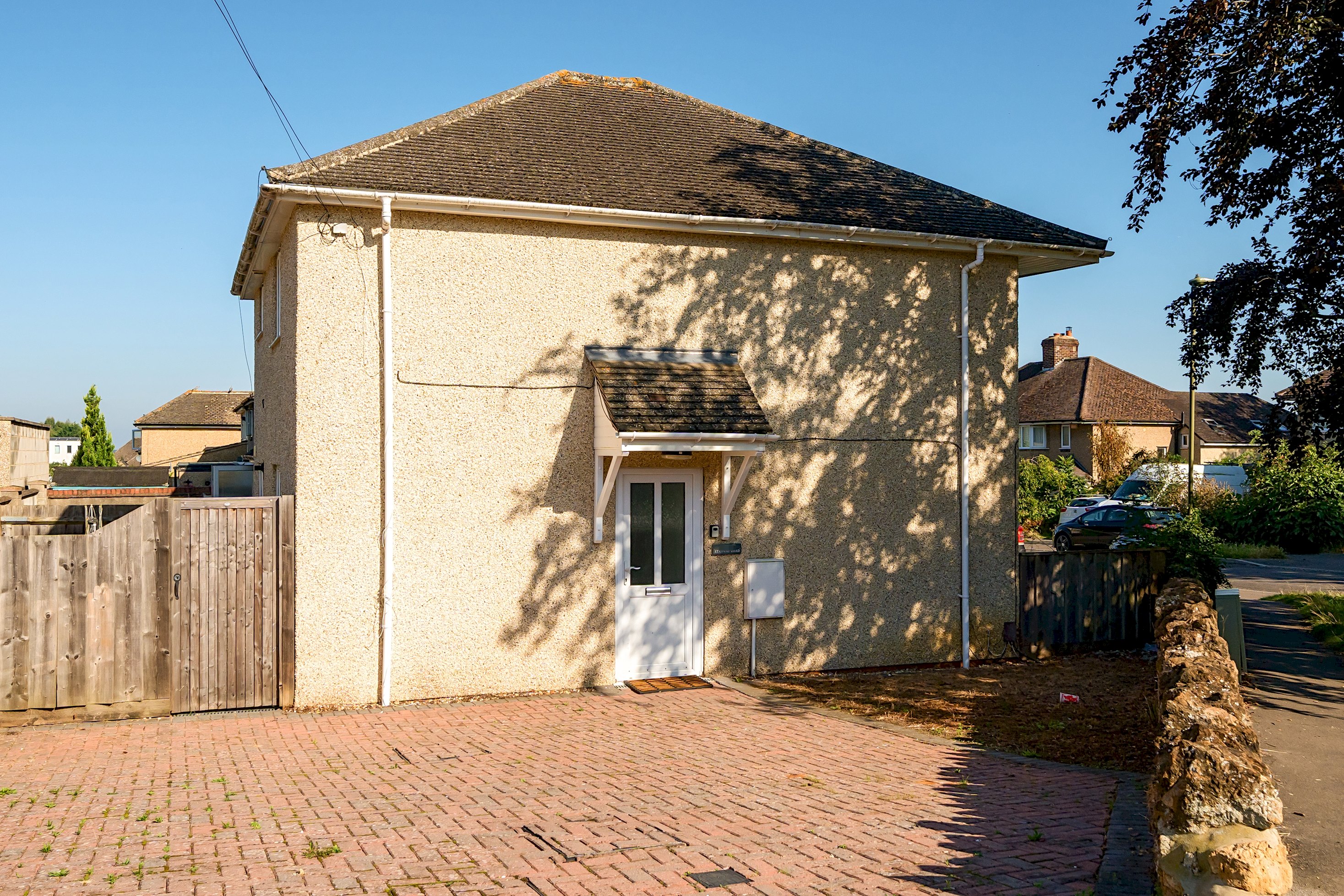 Stylish 2 Bed Apartment + Parking - Oxford - Pass the Keys in 1A Stanway Road, Headington, OX3 8HU - Property image 6 - VivreStays