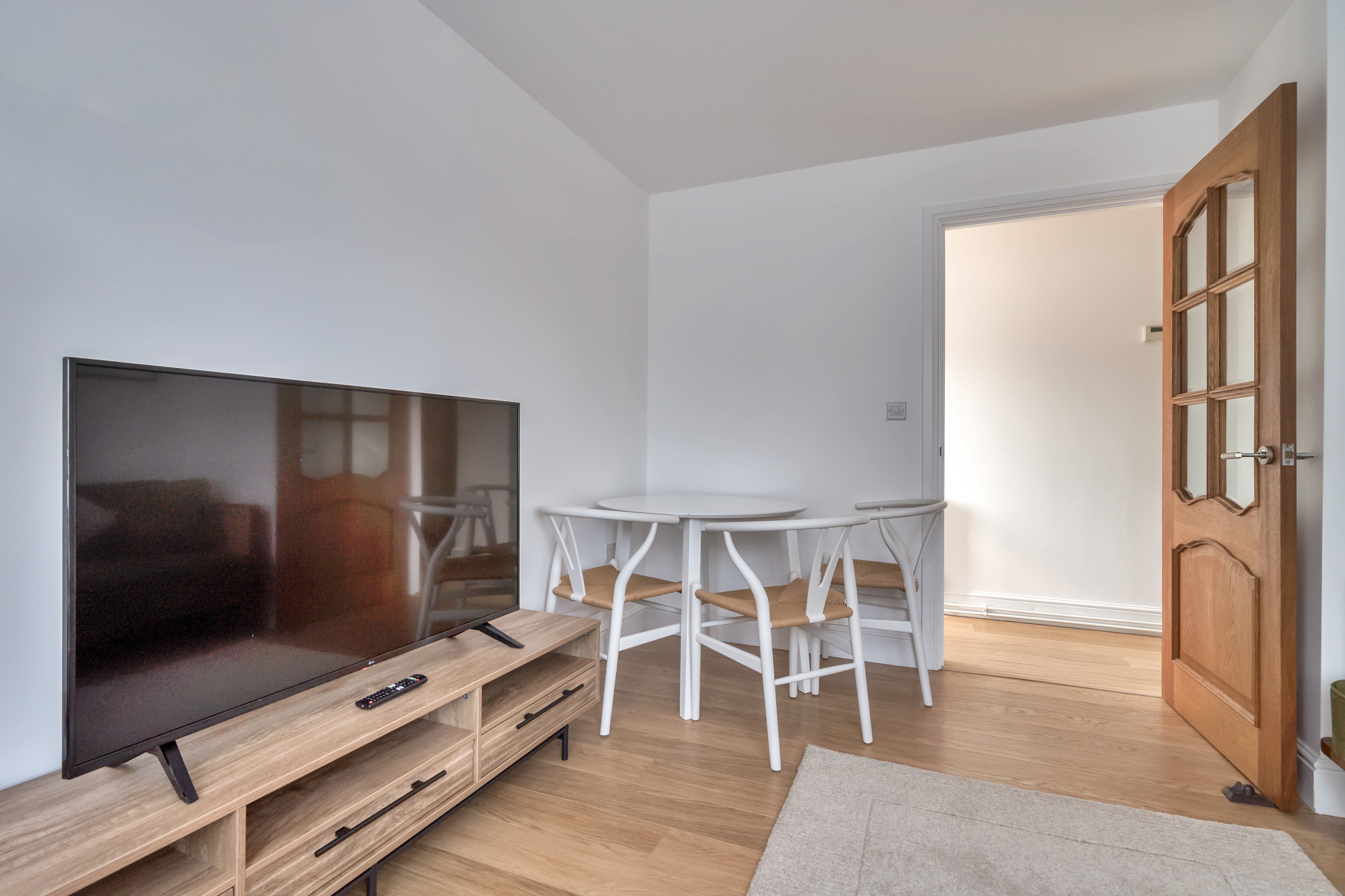 Stylish 2 Bed Apartment + Parking - Oxford - Pass the Keys in 1A Stanway Road, Headington, OX3 8HU - Property image 7 - VivreStays