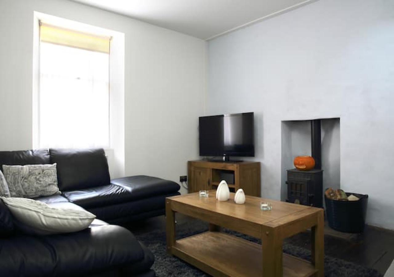 Chic City Hideaway - Cozy, Central & Quiet - Pass the Keys in 18 Queensferry St Ln, EH2 4PF - Property image 8 - VivreStays