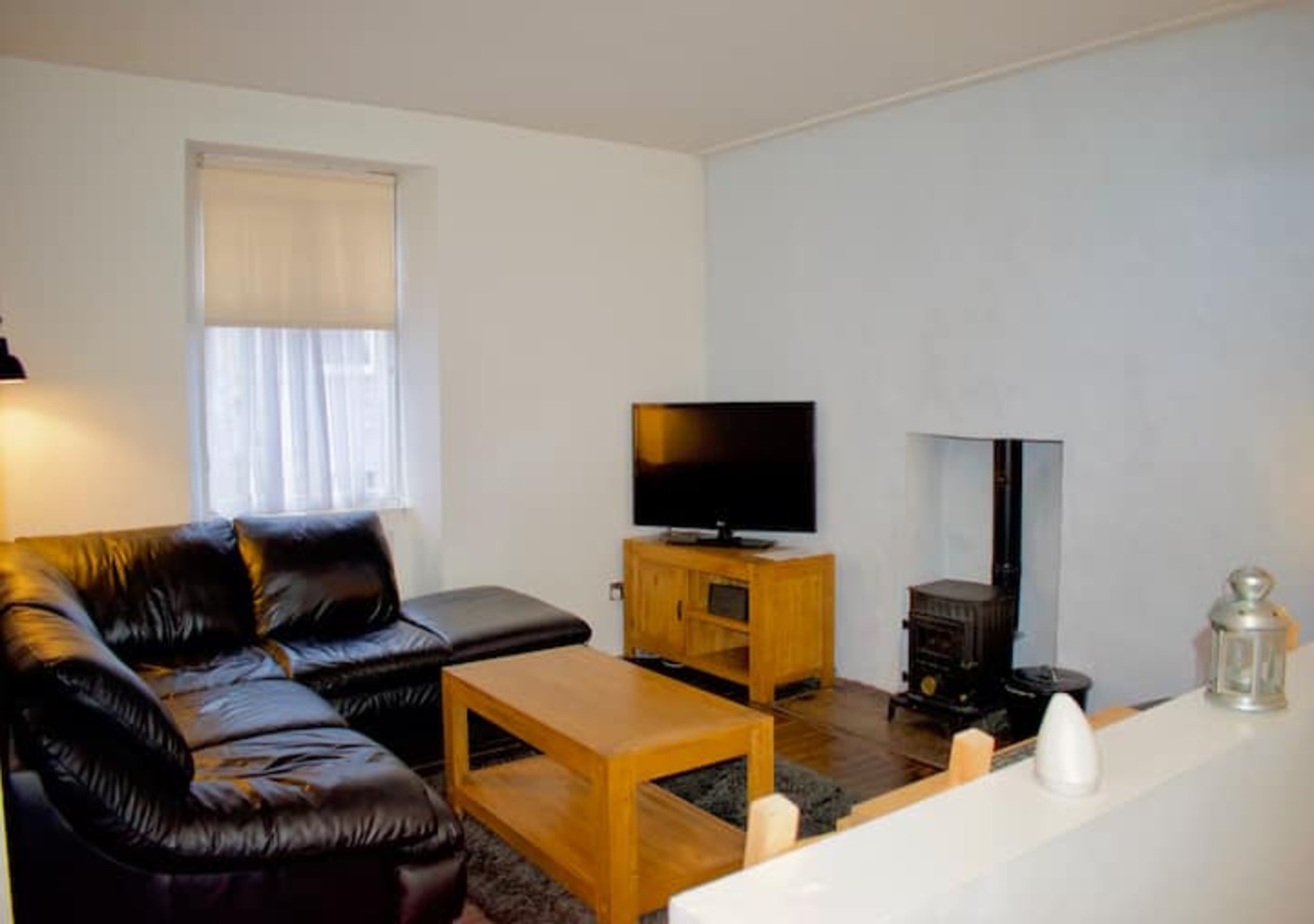 Chic City Hideaway - Cozy, Central & Quiet - Pass the Keys in 18 Queensferry St Ln, EH2 4PF - Property image 13 - VivreStays