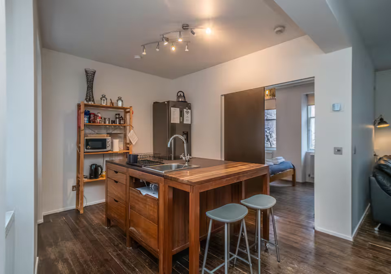 Chic City Hideaway - Cozy, Central & Quiet - Pass the Keys serviced apartment - Edinburgh - VivreStays