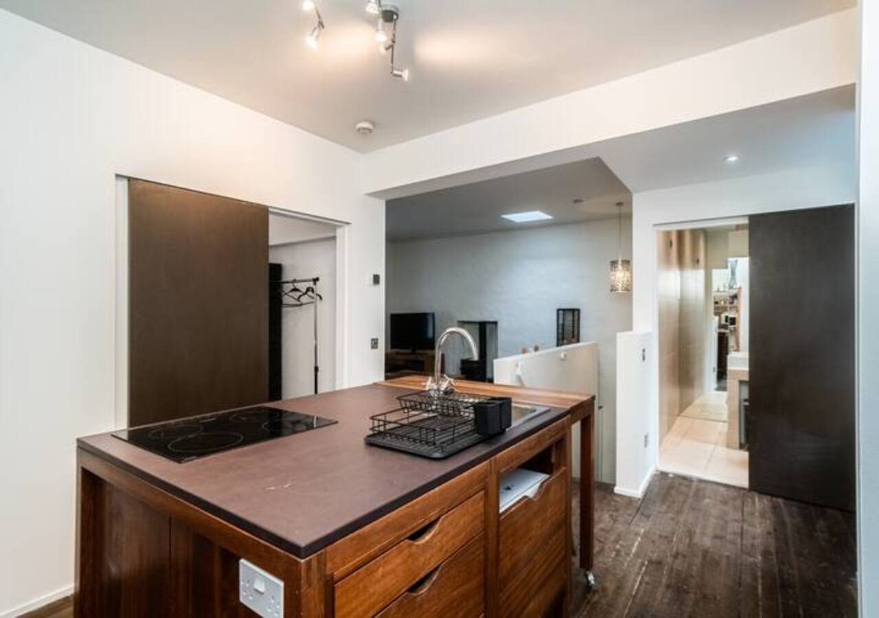 Chic City Hideaway - Cozy, Central & Quiet - Pass the Keys in 18 Queensferry St Ln, EH2 4PF - Property image 18 - VivreStays