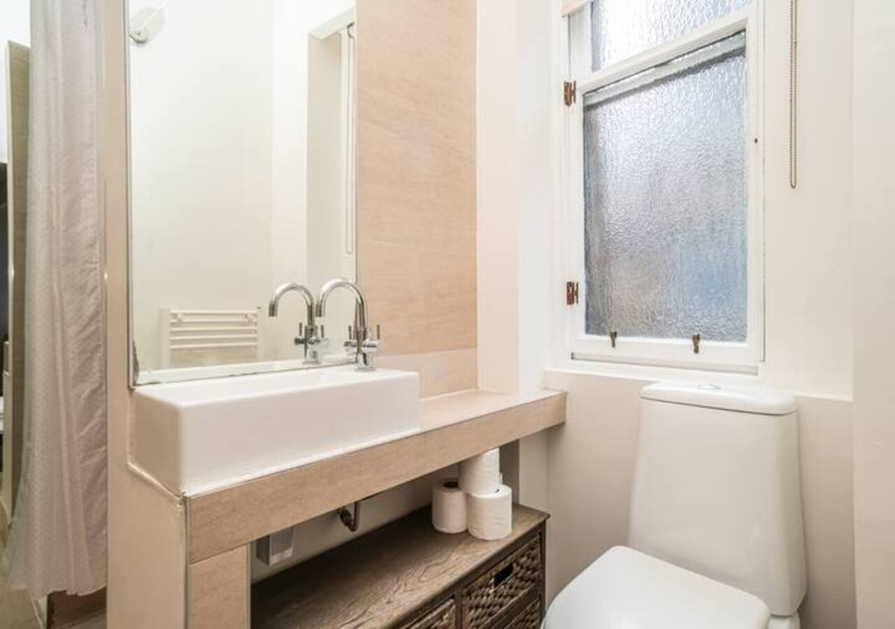 Chic City Hideaway - Cozy, Central & Quiet - Pass the Keys in 18 Queensferry St Ln, EH2 4PF - Property image 19 - VivreStays