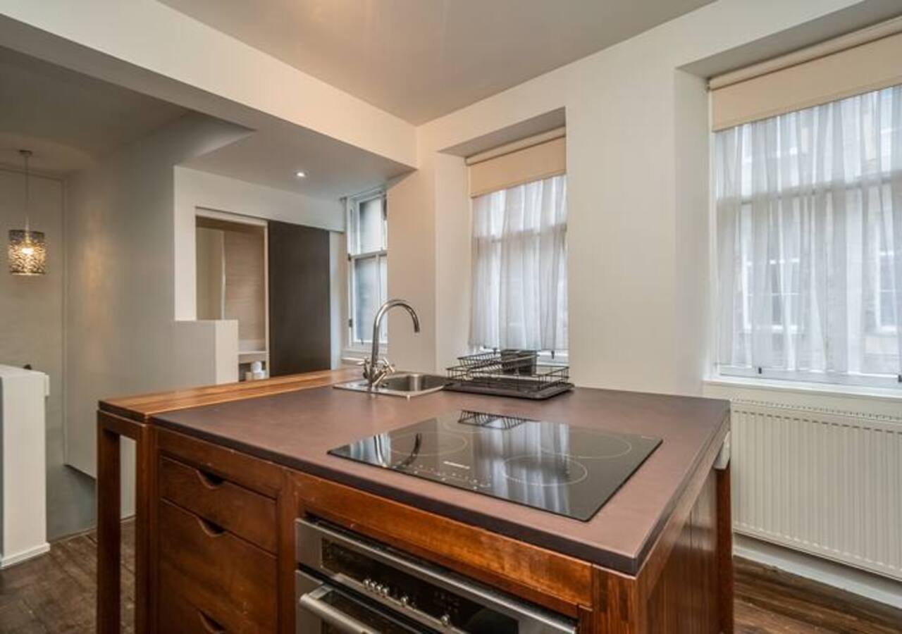 Chic City Hideaway - Cozy, Central & Quiet - Pass the Keys in 18 Queensferry St Ln, EH2 4PF - Property image 21 - VivreStays