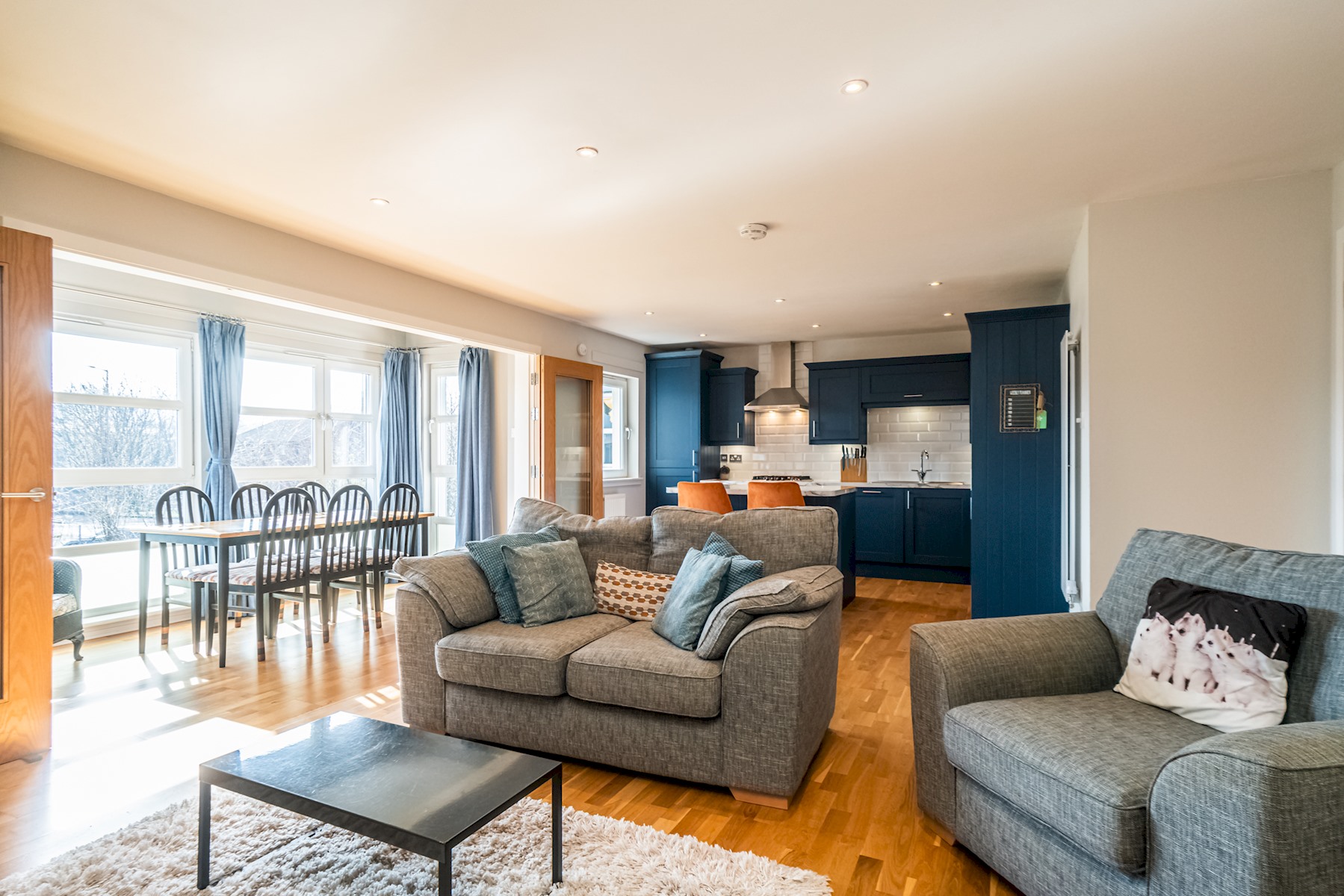 Bright Top Floor Haven | Modern 2BR in Edinburgh - Pass the Keys serviced apartment - UK - VivreStays