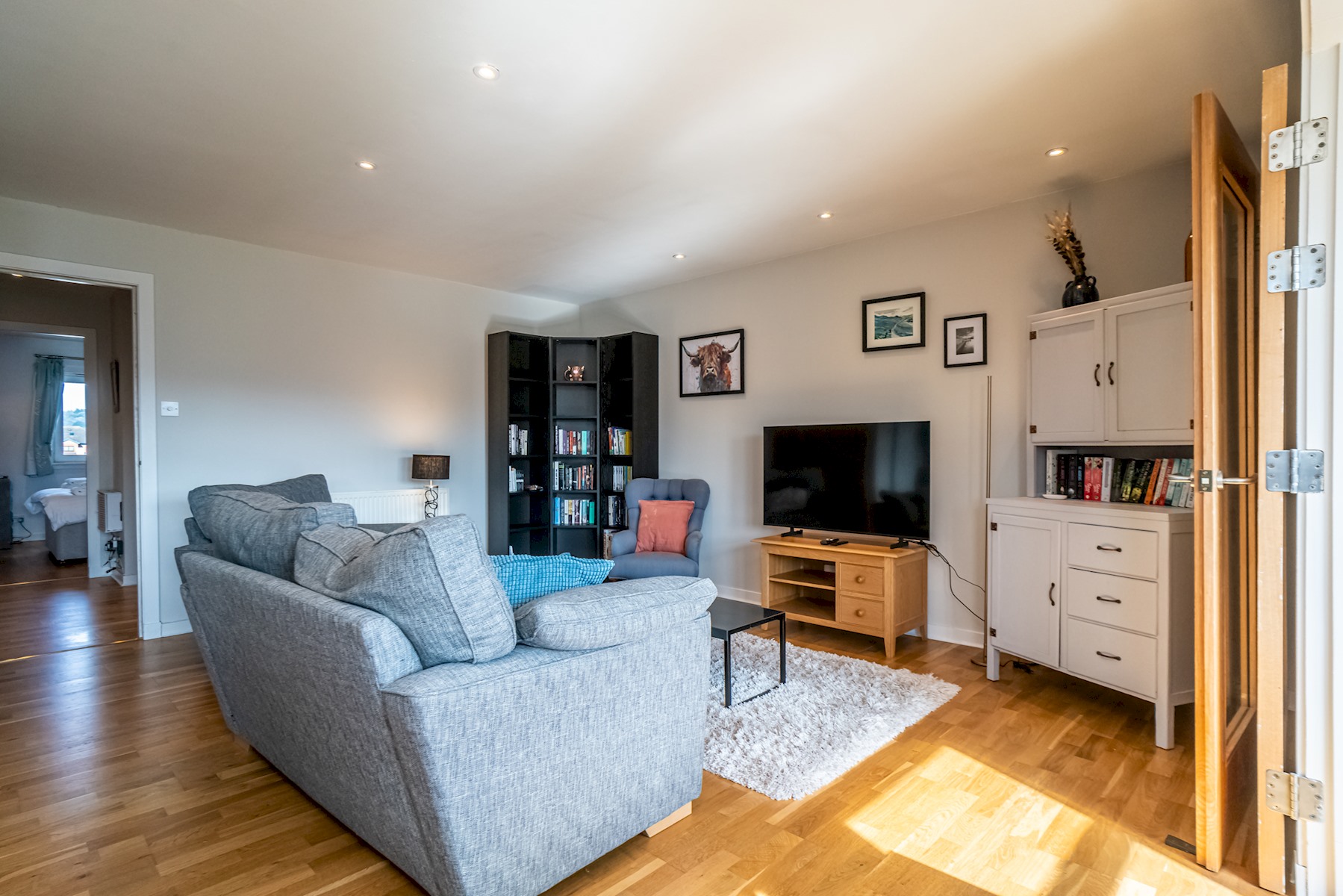 Bright Top Floor Haven | Modern 2BR in Edinburgh - Pass the Keys in Flat 7, 86 Chesser Crescent EH14 1SE - Property image 8 - VivreStays