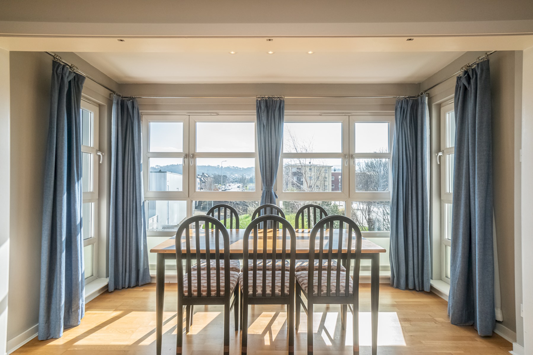 Bright Top Floor Haven | Modern 2BR in Edinburgh - Pass the Keys in Flat 7, 86 Chesser Crescent EH14 1SE - Property image 15 - VivreStays