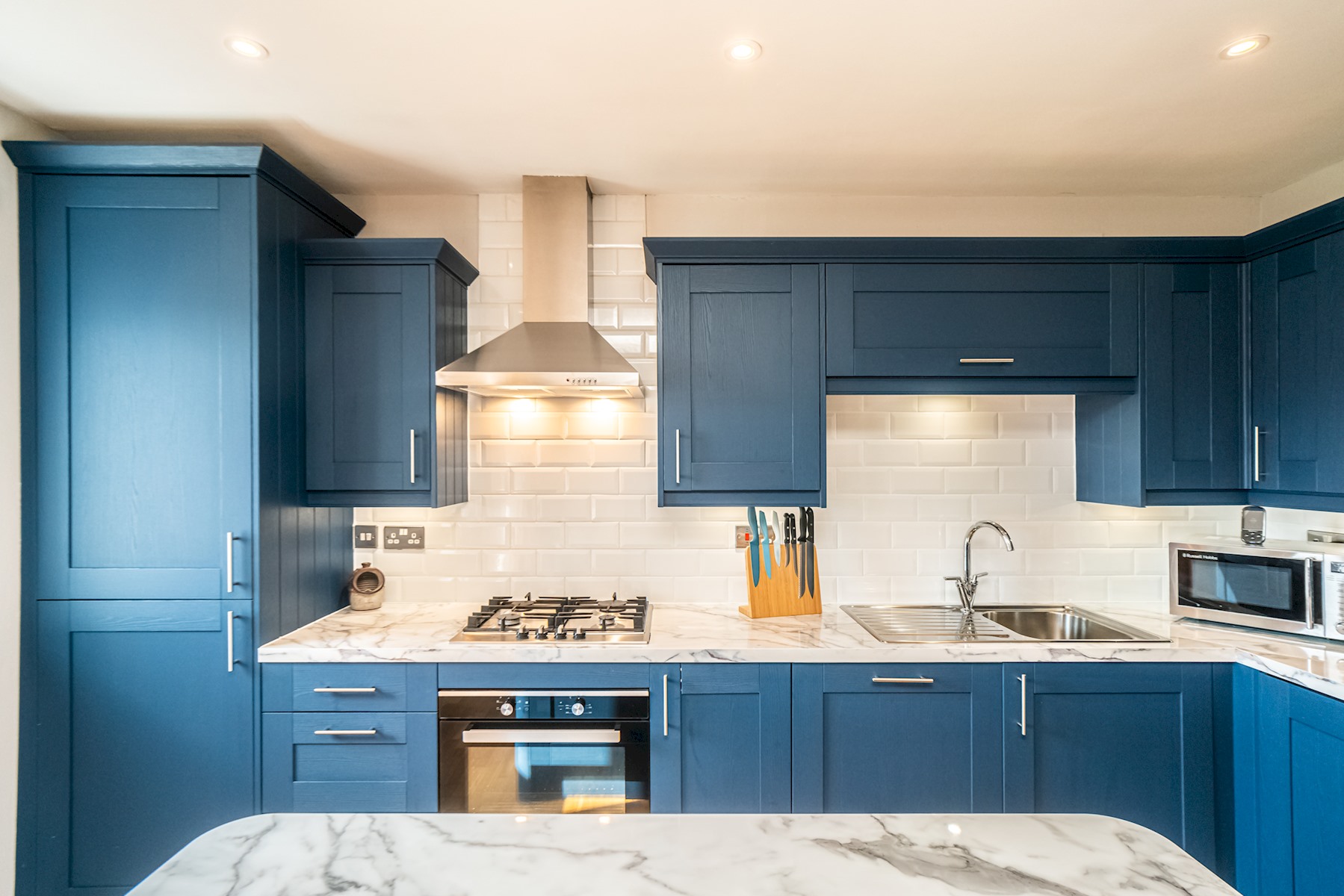 Bright Top Floor Haven | Modern 2BR in Edinburgh - Pass the Keys in Flat 7, 86 Chesser Crescent EH14 1SE - Property image 13 - VivreStays