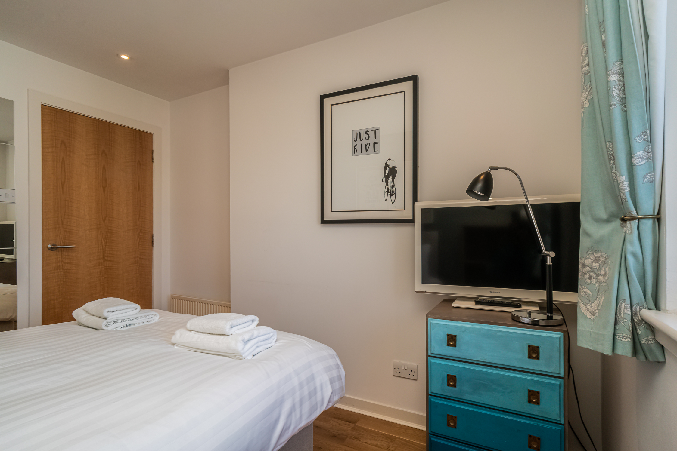 Bright Top Floor Haven | Modern 2BR in Edinburgh - Pass the Keys in Flat 7, 86 Chesser Crescent EH14 1SE - Property image 49 - VivreStays