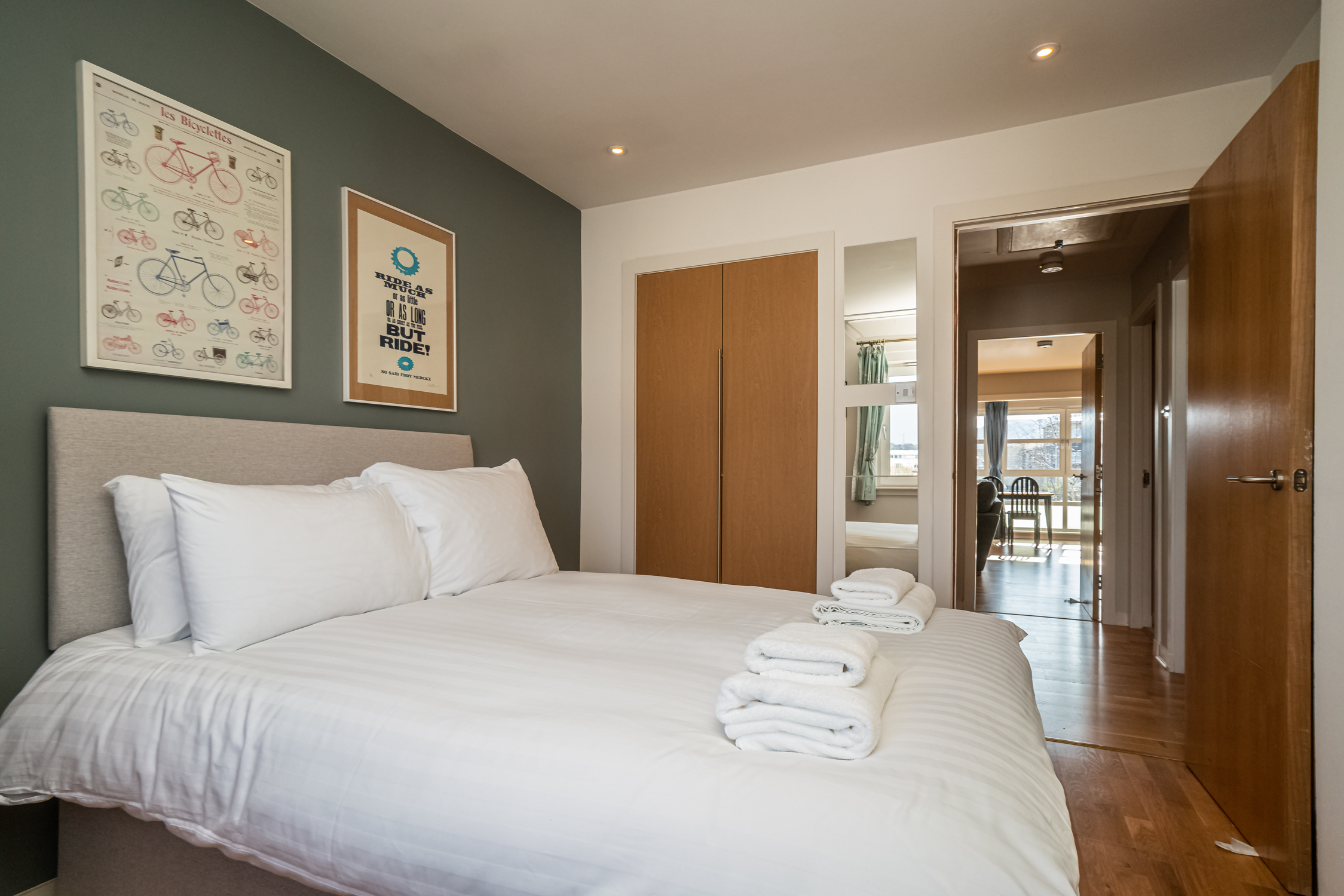 Bright Top Floor Haven | Modern 2BR in Edinburgh - Pass the Keys in Flat 7, 86 Chesser Crescent EH14 1SE - Property image 3 - VivreStays