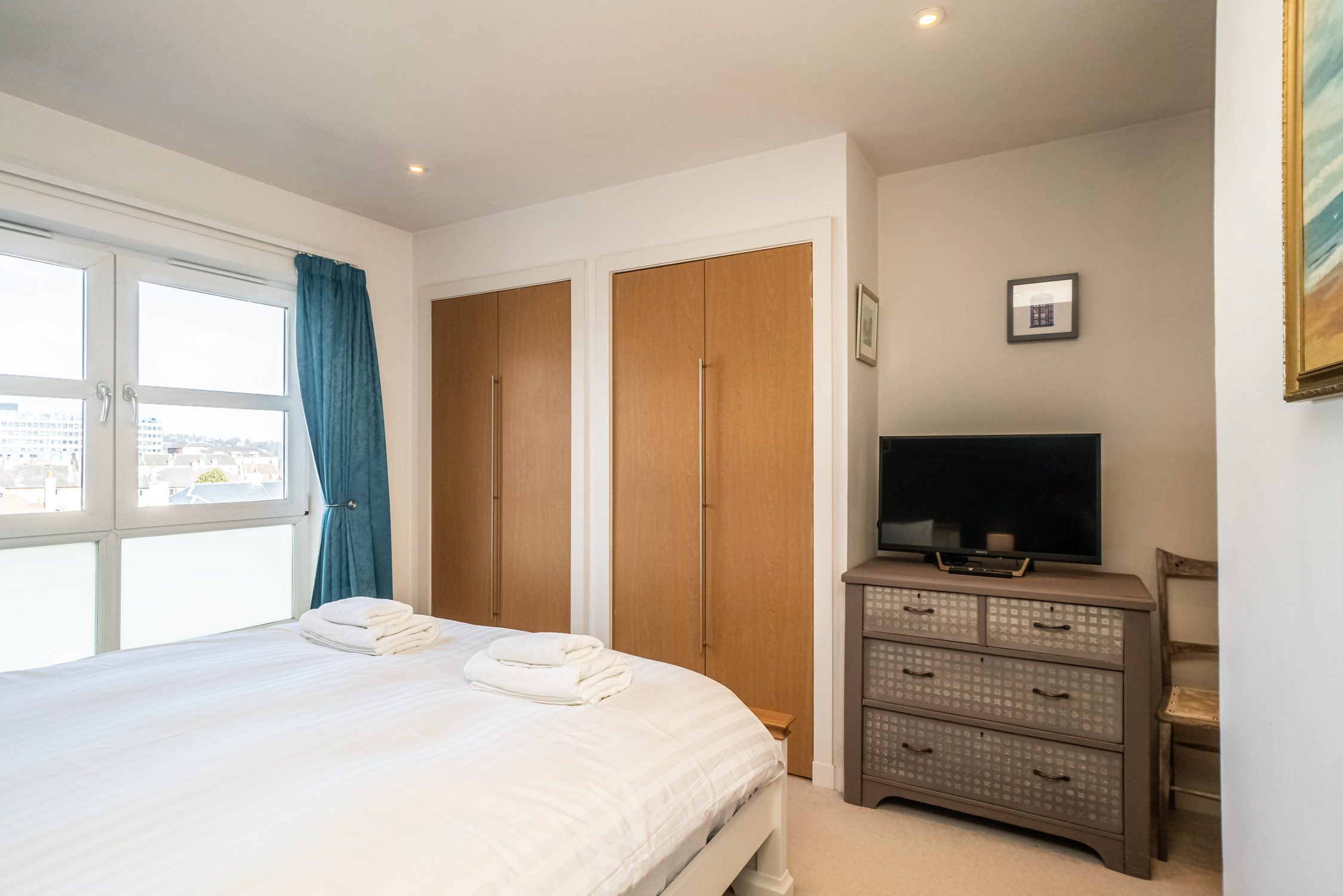 Bright Top Floor Haven | Modern 2BR in Edinburgh - Pass the Keys in Flat 7, 86 Chesser Crescent EH14 1SE - Property image 21 - VivreStays
