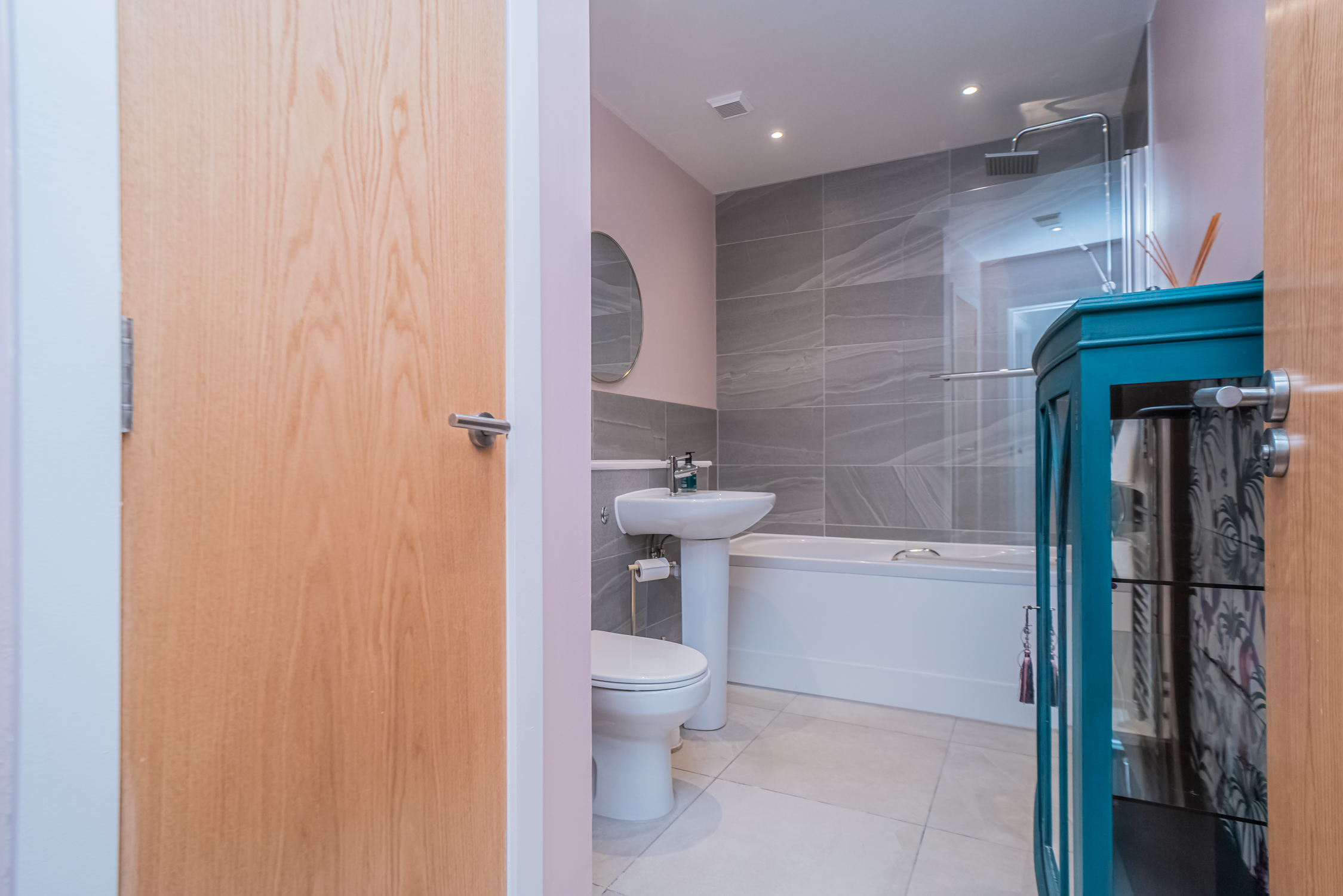 Bright Top Floor Haven | Modern 2BR in Edinburgh - Pass the Keys in Flat 7, 86 Chesser Crescent EH14 1SE - Property image 26 - VivreStays