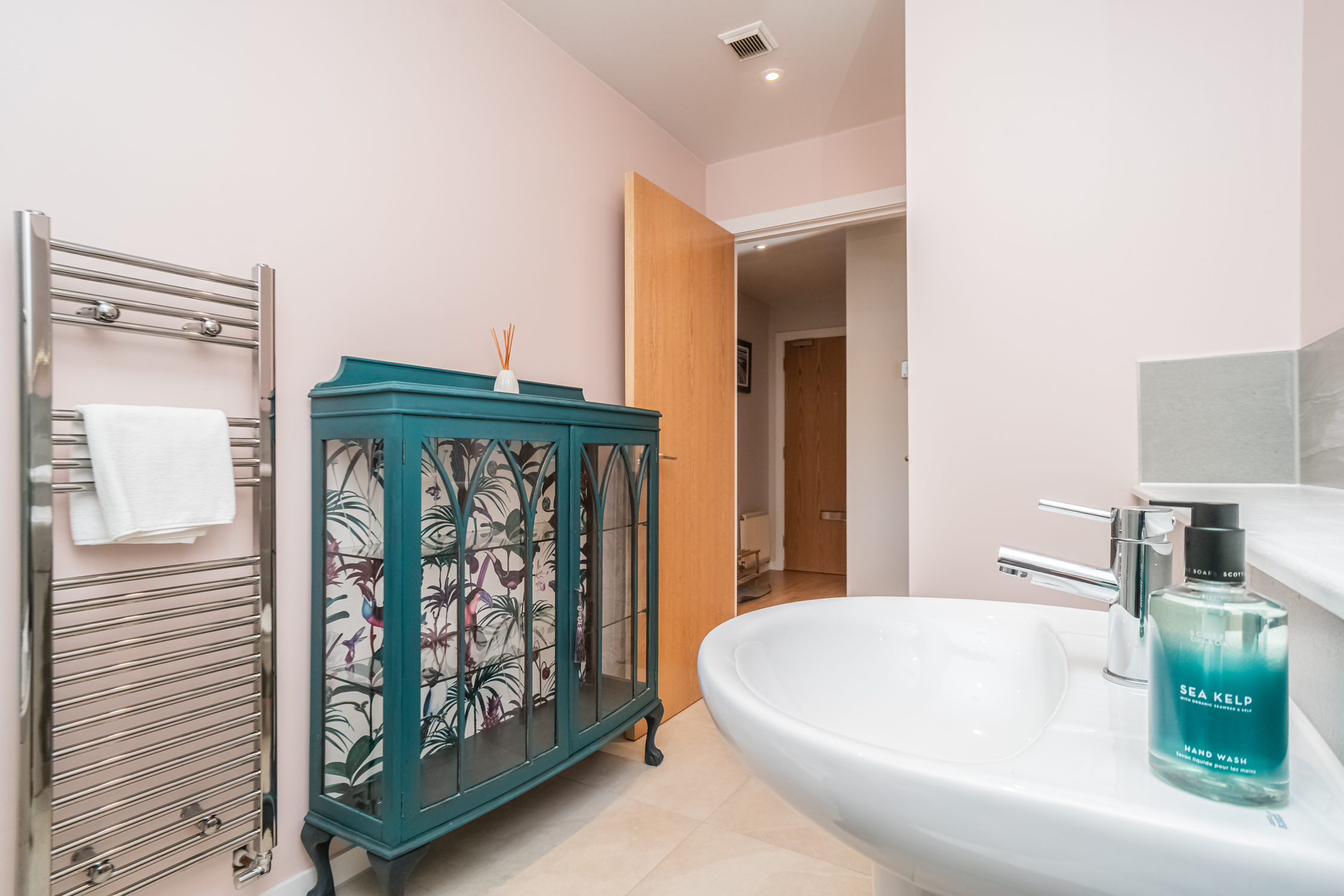 Bright Top Floor Haven | Modern 2BR in Edinburgh - Pass the Keys in Flat 7, 86 Chesser Crescent EH14 1SE - Property image 25 - VivreStays