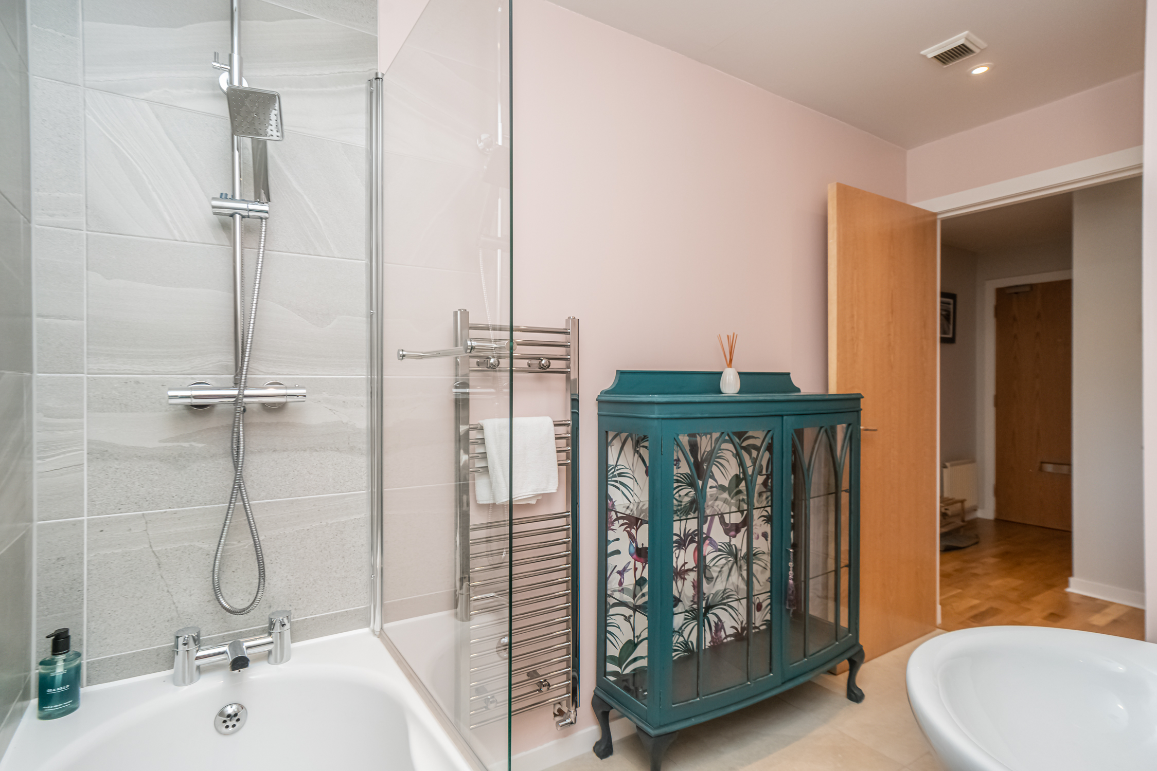 Bright Top Floor Haven | Modern 2BR in Edinburgh - Pass the Keys in Flat 7, 86 Chesser Crescent EH14 1SE - Property image 24 - VivreStays