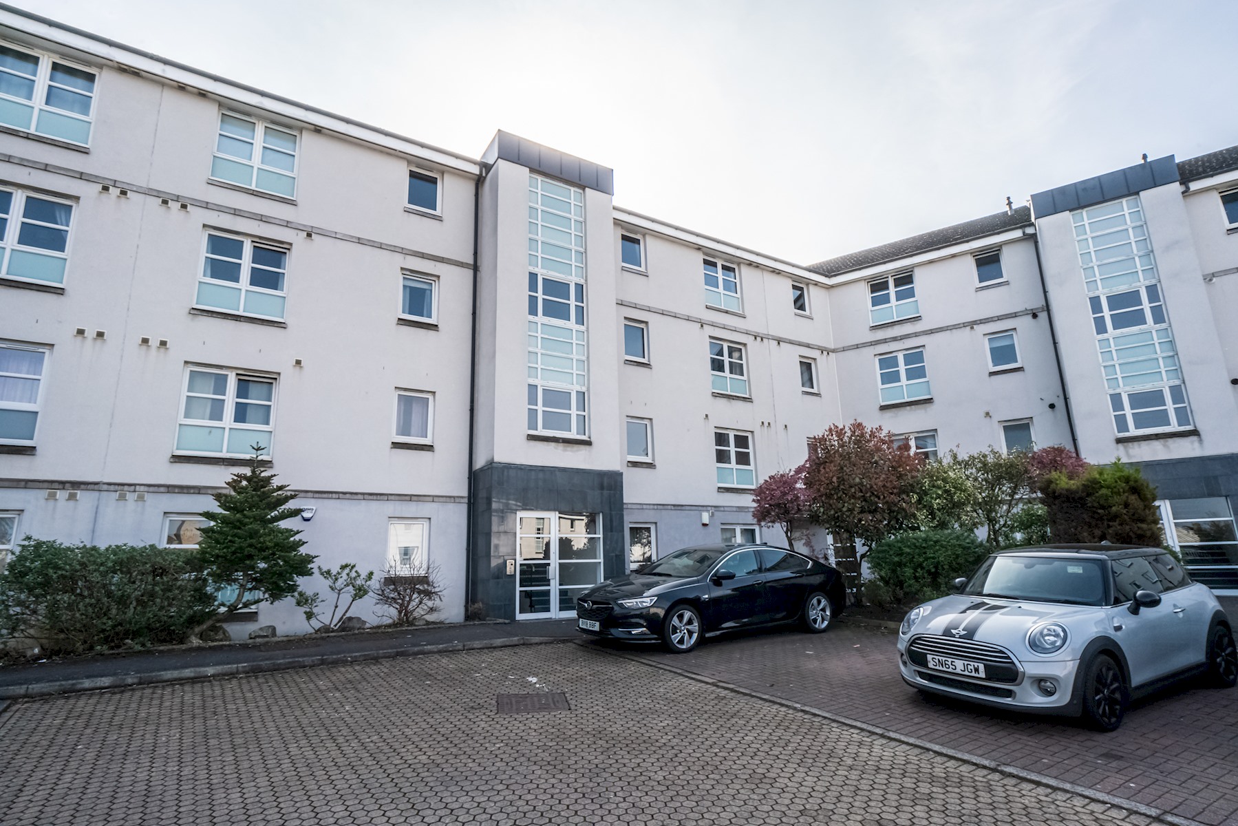 Bright Top Floor Haven | Modern 2BR in Edinburgh - Pass the Keys in Flat 7, 86 Chesser Crescent EH14 1SE - Property image 31 - VivreStays