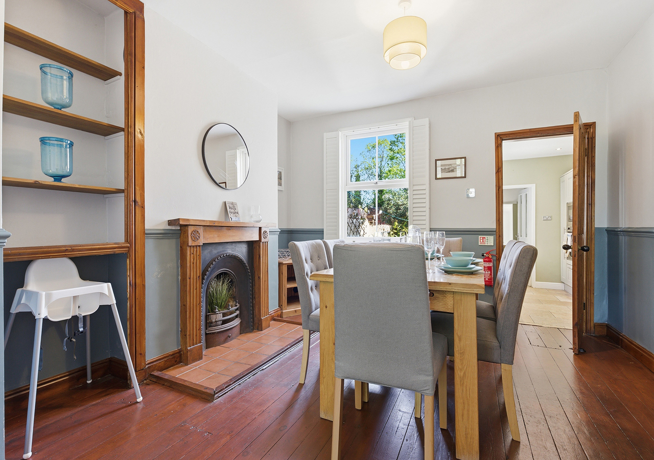Beautiful Haxby Cottage - Close to Historic York - Pass the Keys in 102 The Village YO32 2JJ - Property image 5 - VivreStays