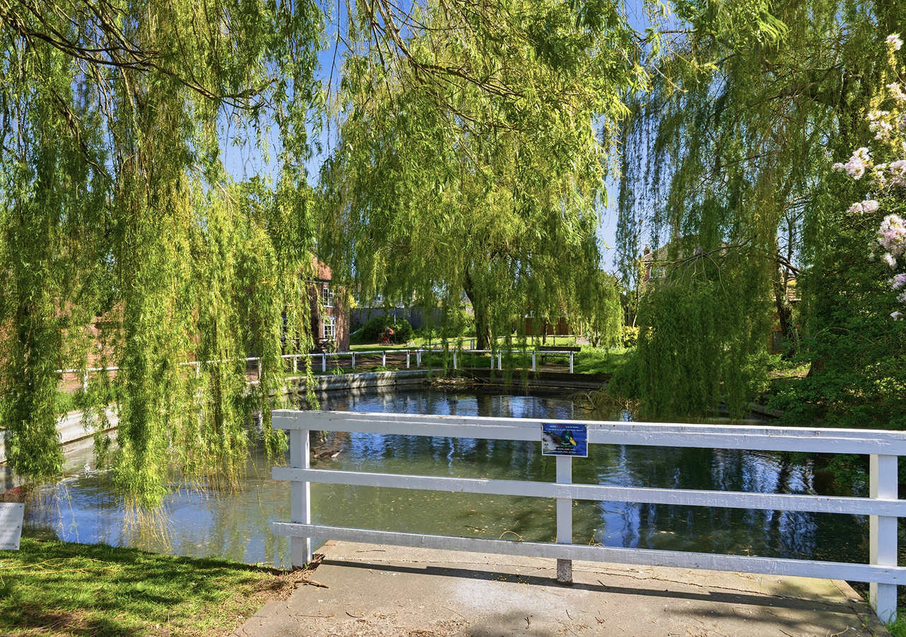 Beautiful Haxby Cottage - Close to Historic York - Pass the Keys in 102 The Village YO32 2JJ - Property image 9 - VivreStays