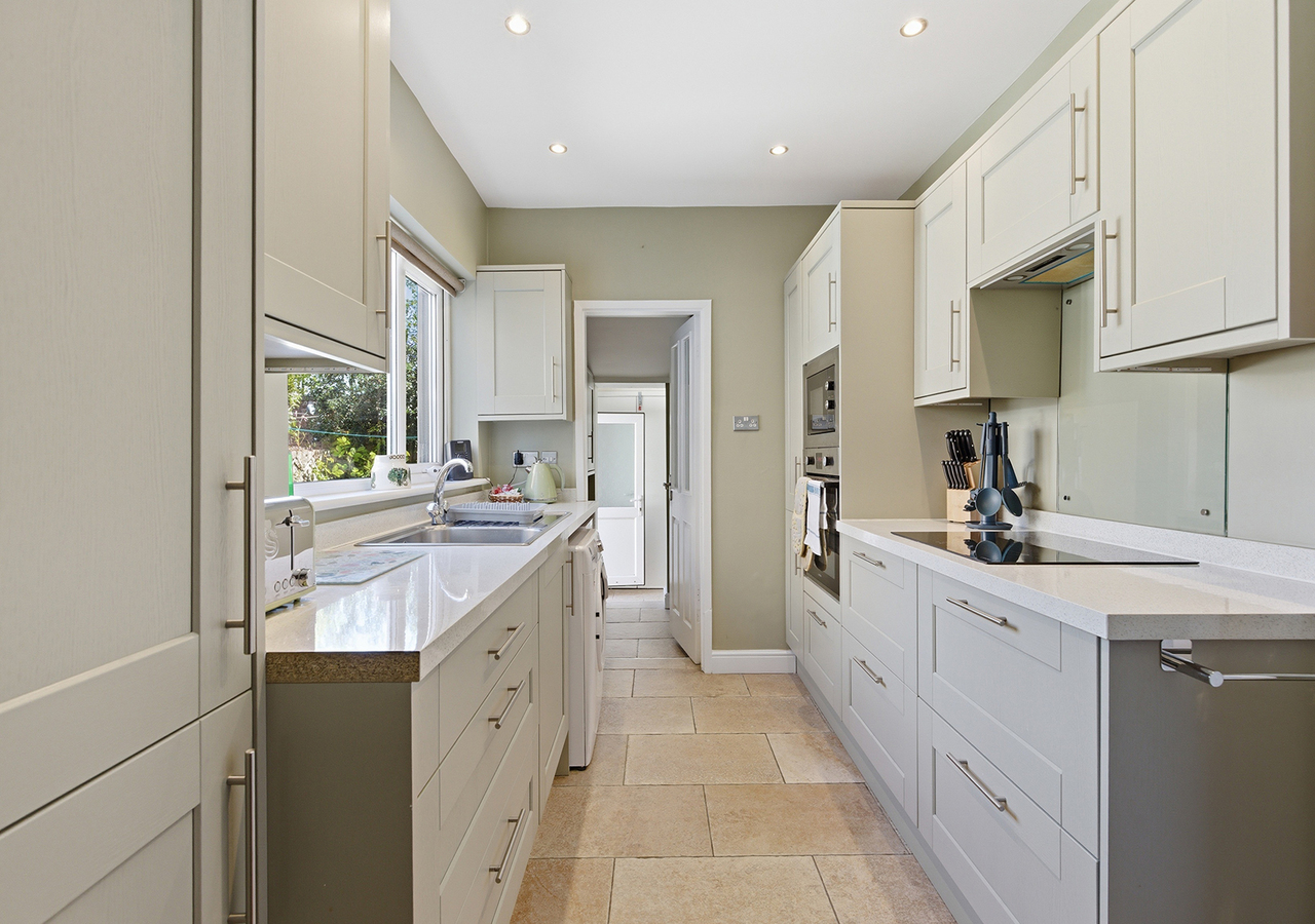Beautiful Haxby Cottage - Close to Historic York - Pass the Keys in 102 The Village YO32 2JJ - Property image 20 - VivreStays