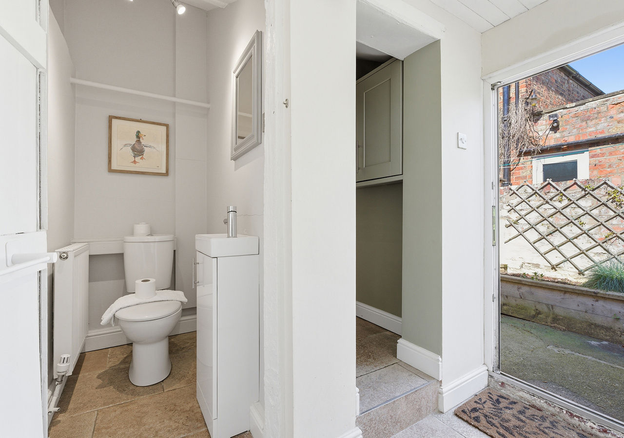 Beautiful Haxby Cottage - Close to Historic York - Pass the Keys in 102 The Village YO32 2JJ - Property image 21 - VivreStays