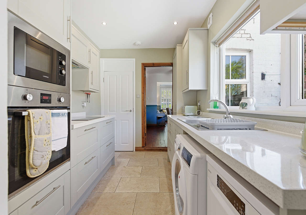 Beautiful Haxby Cottage - Close to Historic York - Pass the Keys in 102 The Village YO32 2JJ - Property image 22 - VivreStays