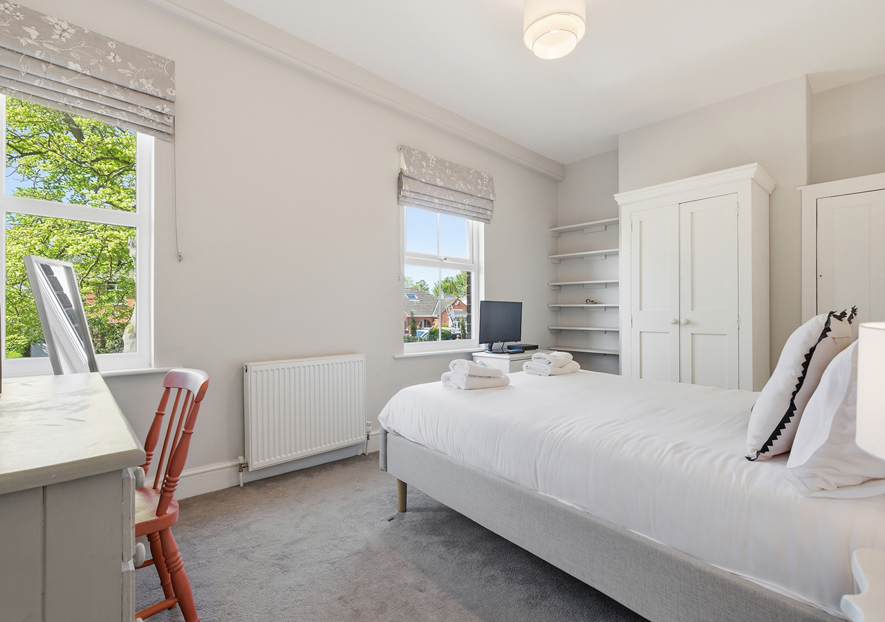 Beautiful Haxby Cottage - Close to Historic York - Pass the Keys in 102 The Village YO32 2JJ - Property image 31 - VivreStays