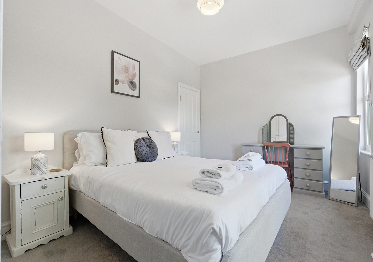 Beautiful Haxby Cottage - Close to Historic York - Pass the Keys in 102 The Village YO32 2JJ - Property image 32 - VivreStays