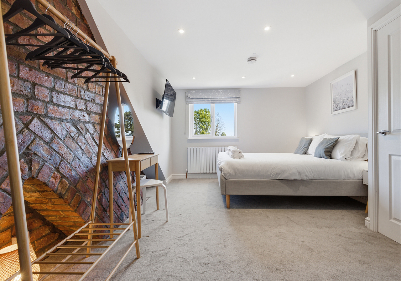Beautiful Haxby Cottage - Close to Historic York - Pass the Keys in 102 The Village YO32 2JJ - Property image 37 - VivreStays