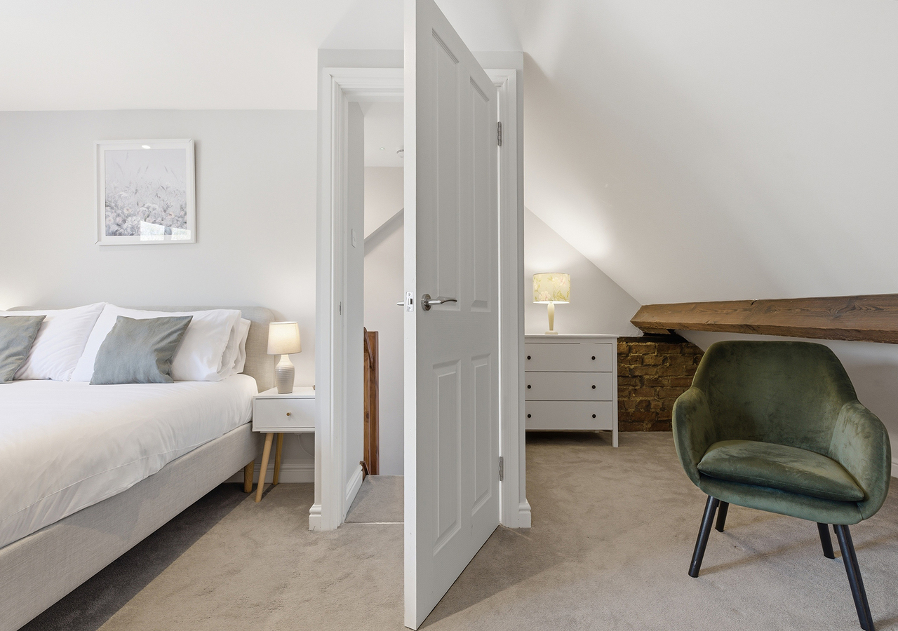 Beautiful Haxby Cottage - Close to Historic York - Pass the Keys in 102 The Village YO32 2JJ - Property image 39 - VivreStays