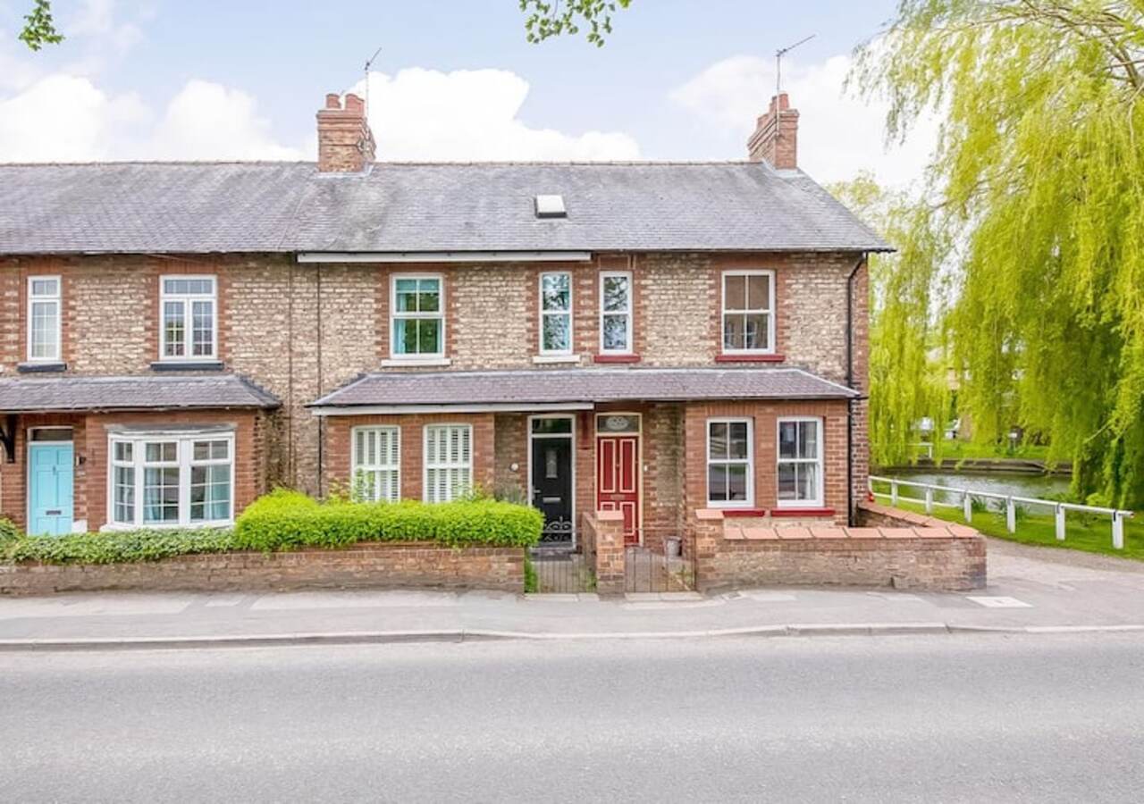 Beautiful Haxby Cottage - Close to Historic York - Pass the Keys in 102 The Village YO32 2JJ - Property image 42 - VivreStays
