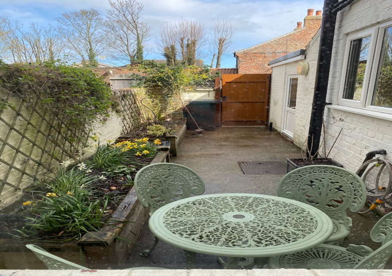 Beautiful Haxby Cottage - Close to Historic York - Pass the Keys in 102 The Village YO32 2JJ - Property image 44 - VivreStays
