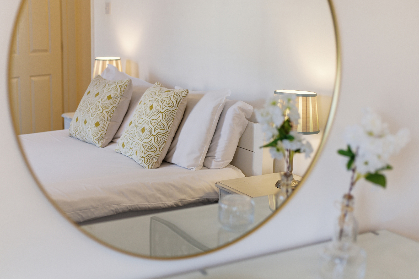 View Central York Apartment with Free Parking & WiFi - Pass the Keys in Flat 2, The Old Fruit Warehouse, Penleys Grove St, YO31 7PN Central York Apartment with Free Parking & WiFi - Pass the Keys in Flat 2, The Old Fruit Warehouse, Penleys Grove St, YO31 7PN - Property image 3 - VivreStays