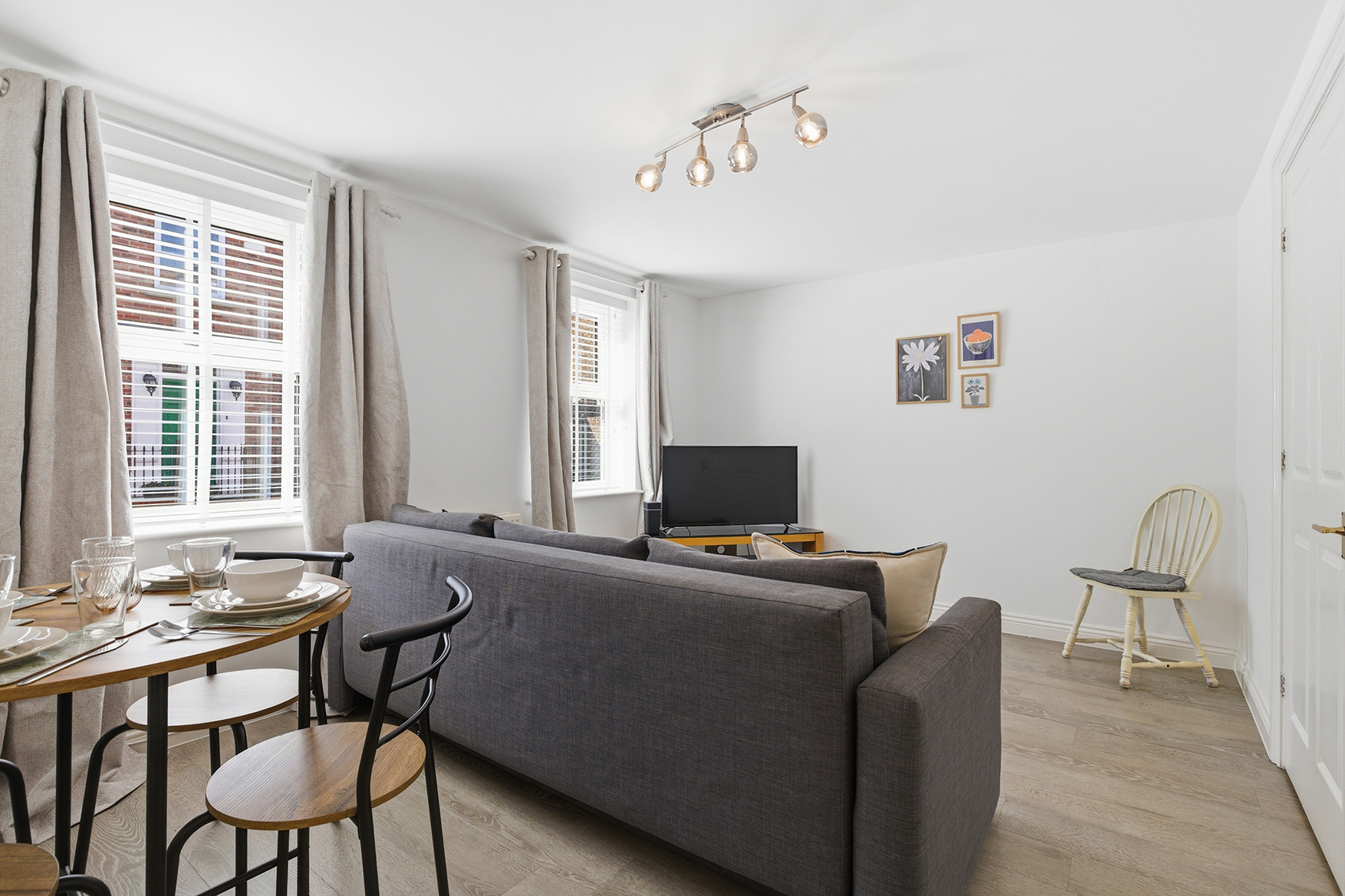 View Central York Apartment with Free Parking & WiFi - Pass the Keys in Flat 2, The Old Fruit Warehouse, Penleys Grove St, YO31 7PN Central York Apartment with Free Parking & WiFi - Pass the Keys in Flat 2, The Old Fruit Warehouse, Penleys Grove St, YO31 7PN - Property image 10 - VivreStays