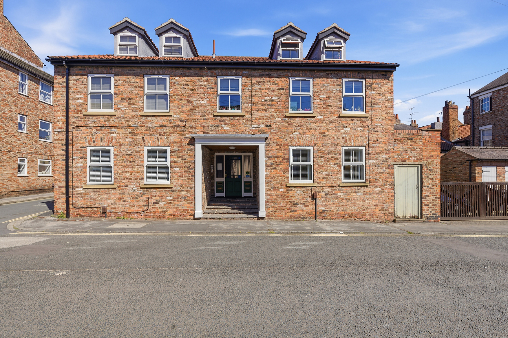 View Central York Apartment with Free Parking & WiFi - Pass the Keys in Flat 2, The Old Fruit Warehouse, Penleys Grove St, YO31 7PN Central York Apartment with Free Parking & WiFi - Pass the Keys in Flat 2, The Old Fruit Warehouse, Penleys Grove St, YO31 7PN - Property image 13 - VivreStays
