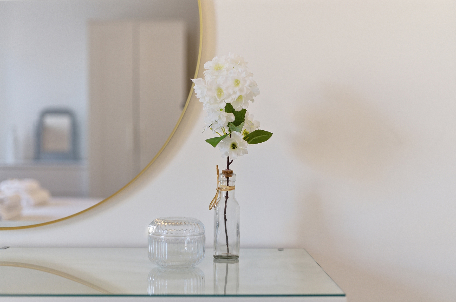 View Central York Apartment with Free Parking & WiFi - Pass the Keys in Flat 2, The Old Fruit Warehouse, Penleys Grove St, YO31 7PN Central York Apartment with Free Parking & WiFi - Pass the Keys in Flat 2, The Old Fruit Warehouse, Penleys Grove St, YO31 7PN - Property image 15 - VivreStays