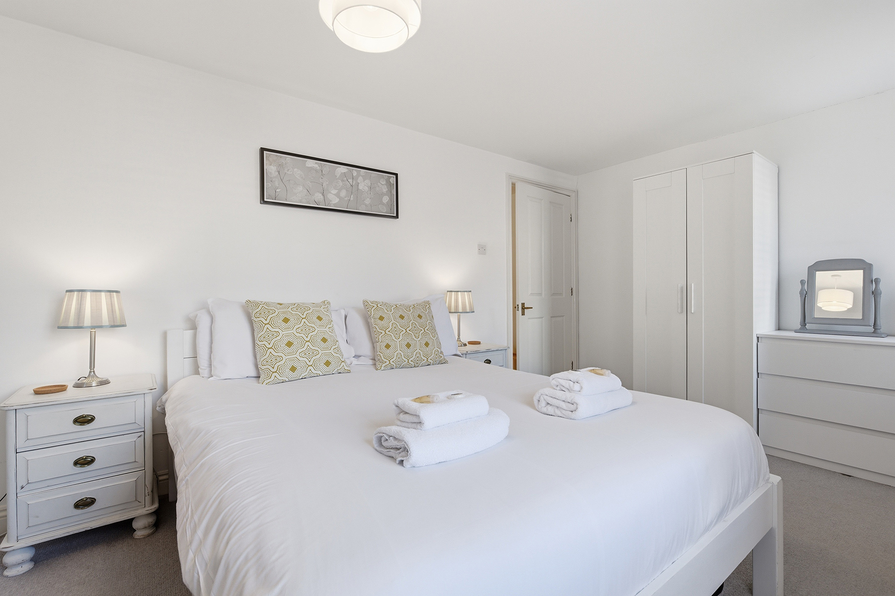 View Central York Apartment with Free Parking & WiFi - Pass the Keys in Flat 2, The Old Fruit Warehouse, Penleys Grove St, YO31 7PN Central York Apartment with Free Parking & WiFi - Pass the Keys in Flat 2, The Old Fruit Warehouse, Penleys Grove St, YO31 7PN - Property image 17 - VivreStays