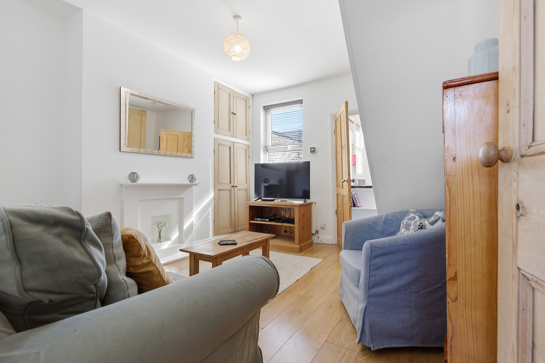 Ravens Nest · Victorian Terrace Close to York Cntr, free parking - Pass the Keys in 36 Pembroke Street YO30 7BB - Property image 4 - VivreStays