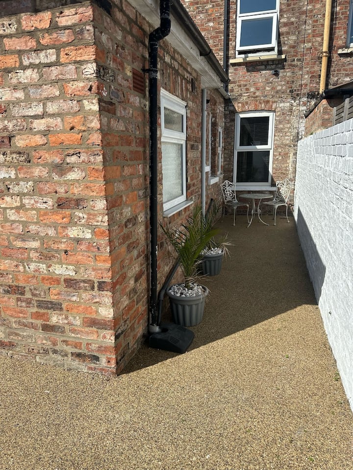 Ravens Nest · Victorian Terrace Close to York Cntr, free parking - Pass the Keys in 36 Pembroke Street YO30 7BB - Property image 6 - VivreStays