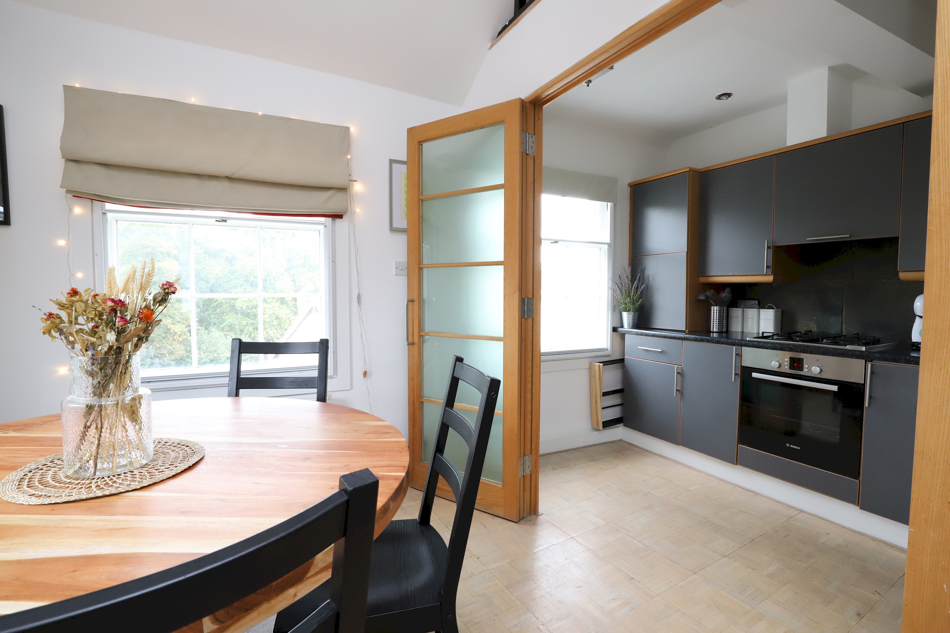 Dreamy Riverside Island Apartment - Central Oxford - Pass the Keys in Flat 5, 1, Folly Bridge OX1 4JU - Property image 4 - VivreStays