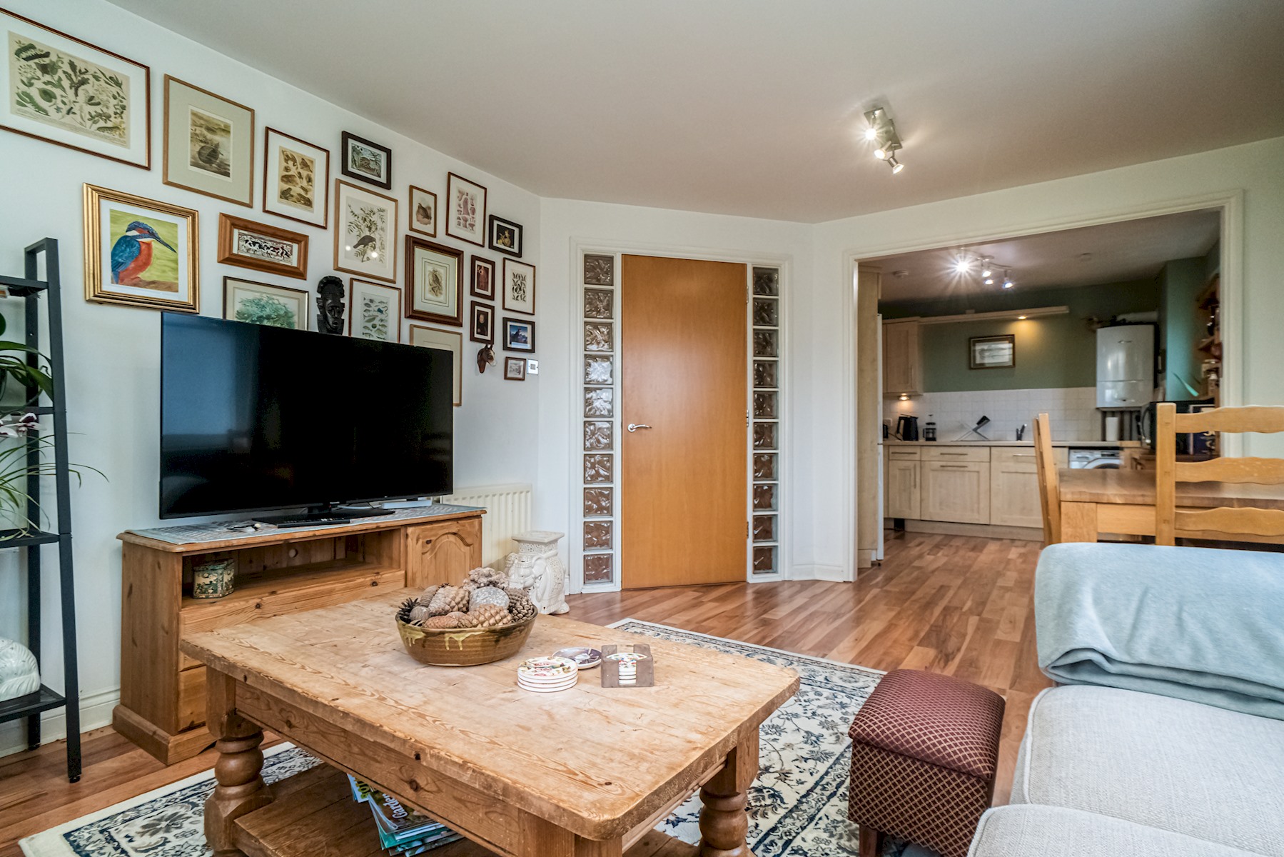 View Charming 2BR w/ Balcony & Free Parking - Pass the Keys in 12/44 Pilrig Heights EH6 5BB Charming 2BR w/ Balcony & Free Parking - Pass the Keys in 12/44 Pilrig Heights EH6 5BB - Property image 7 - VivreStays