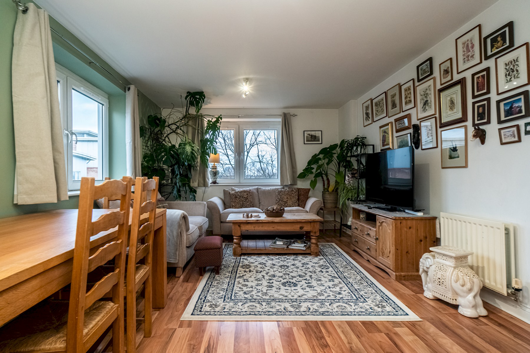 Charming 2BR w/ Balcony & Free Parking - Pass the Keys serviced apartment - UK - VivreStays