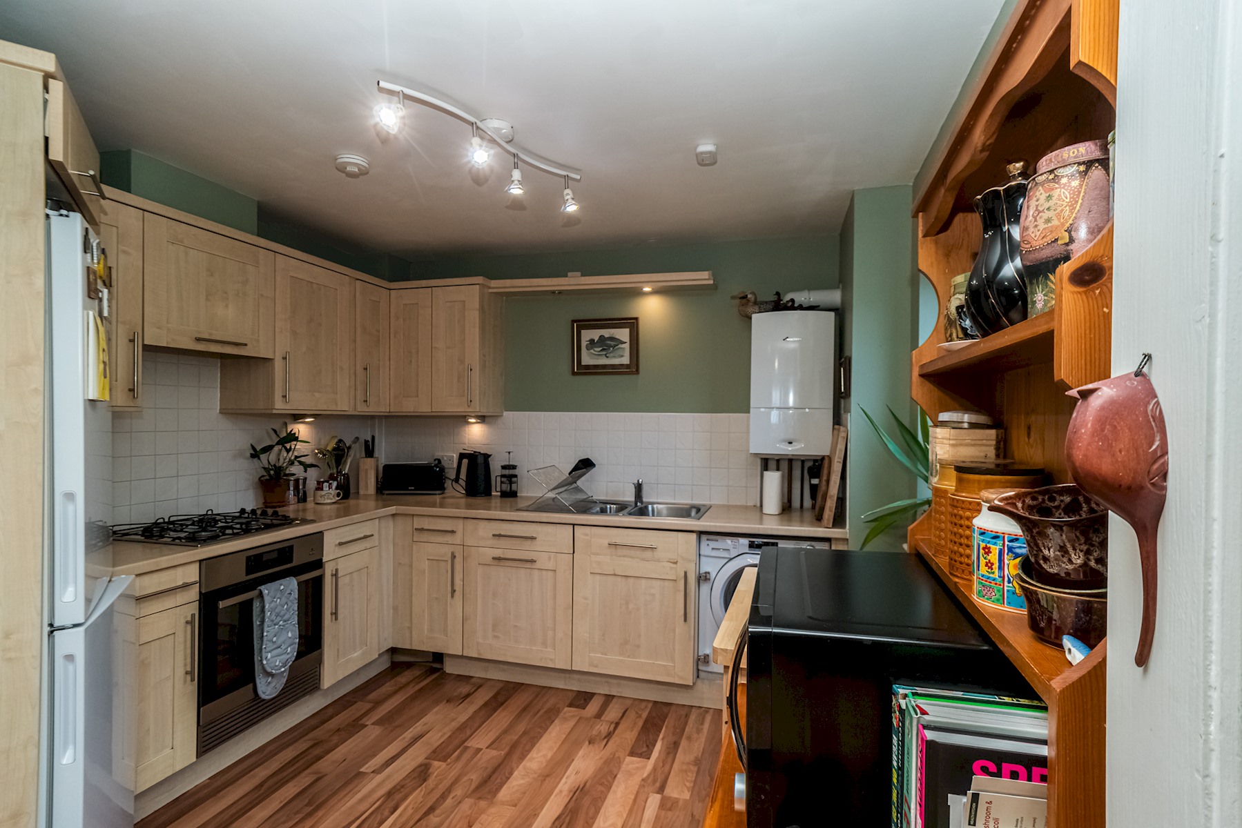 View Charming 2BR w/ Balcony & Free Parking - Pass the Keys in 12/44 Pilrig Heights EH6 5BB Charming 2BR w/ Balcony & Free Parking - Pass the Keys in 12/44 Pilrig Heights EH6 5BB - Property image 10 - VivreStays