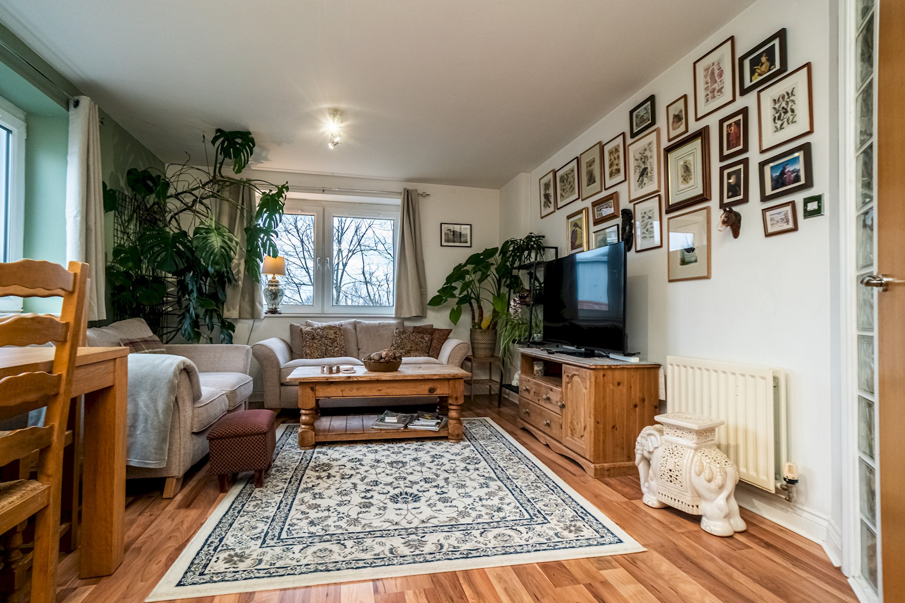 View Charming 2BR w/ Balcony & Free Parking - Pass the Keys in 12/44 Pilrig Heights EH6 5BB Charming 2BR w/ Balcony & Free Parking - Pass the Keys in 12/44 Pilrig Heights EH6 5BB - Property image 8 - VivreStays