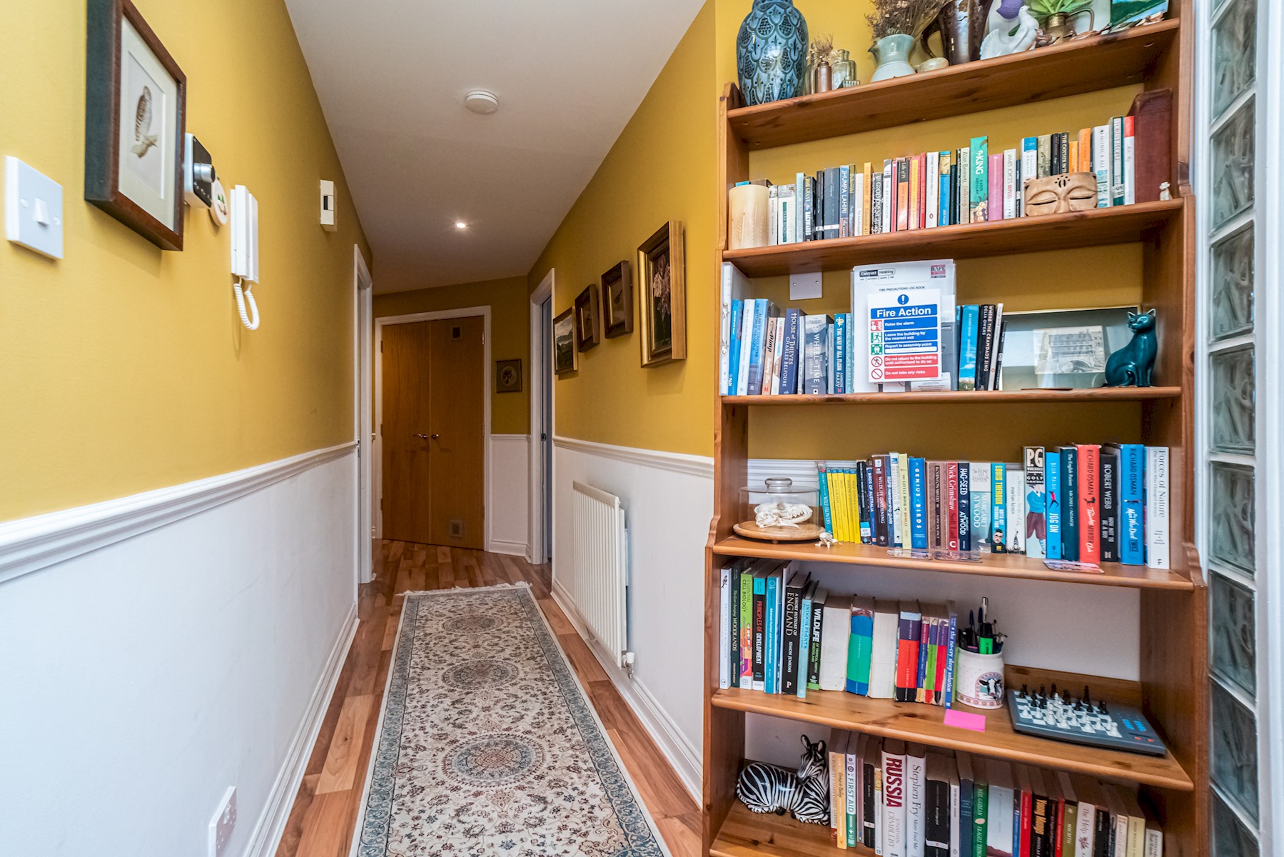 View Charming 2BR w/ Balcony & Free Parking - Pass the Keys in 12/44 Pilrig Heights EH6 5BB Charming 2BR w/ Balcony & Free Parking - Pass the Keys in 12/44 Pilrig Heights EH6 5BB - Property image 3 - VivreStays